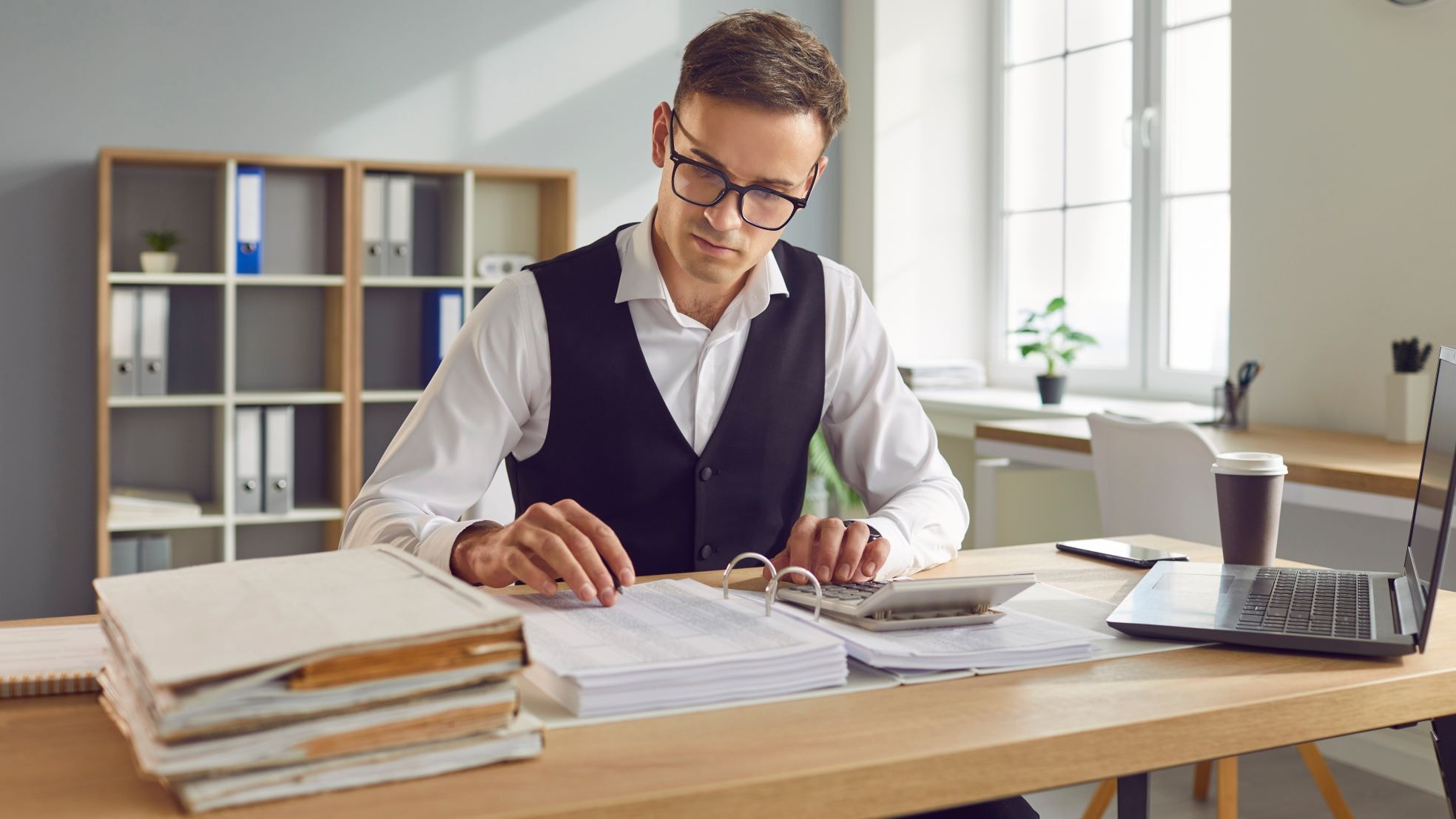 Voor alle zzp'ers geldt in 2026 de verandering in de inkomstenbelasting schijven en tarieven.  Voor alle zzp’ers geldt in 2026 de verandering in de inkomstenbelasting schijven en tarieven. Foto: Shutterstock