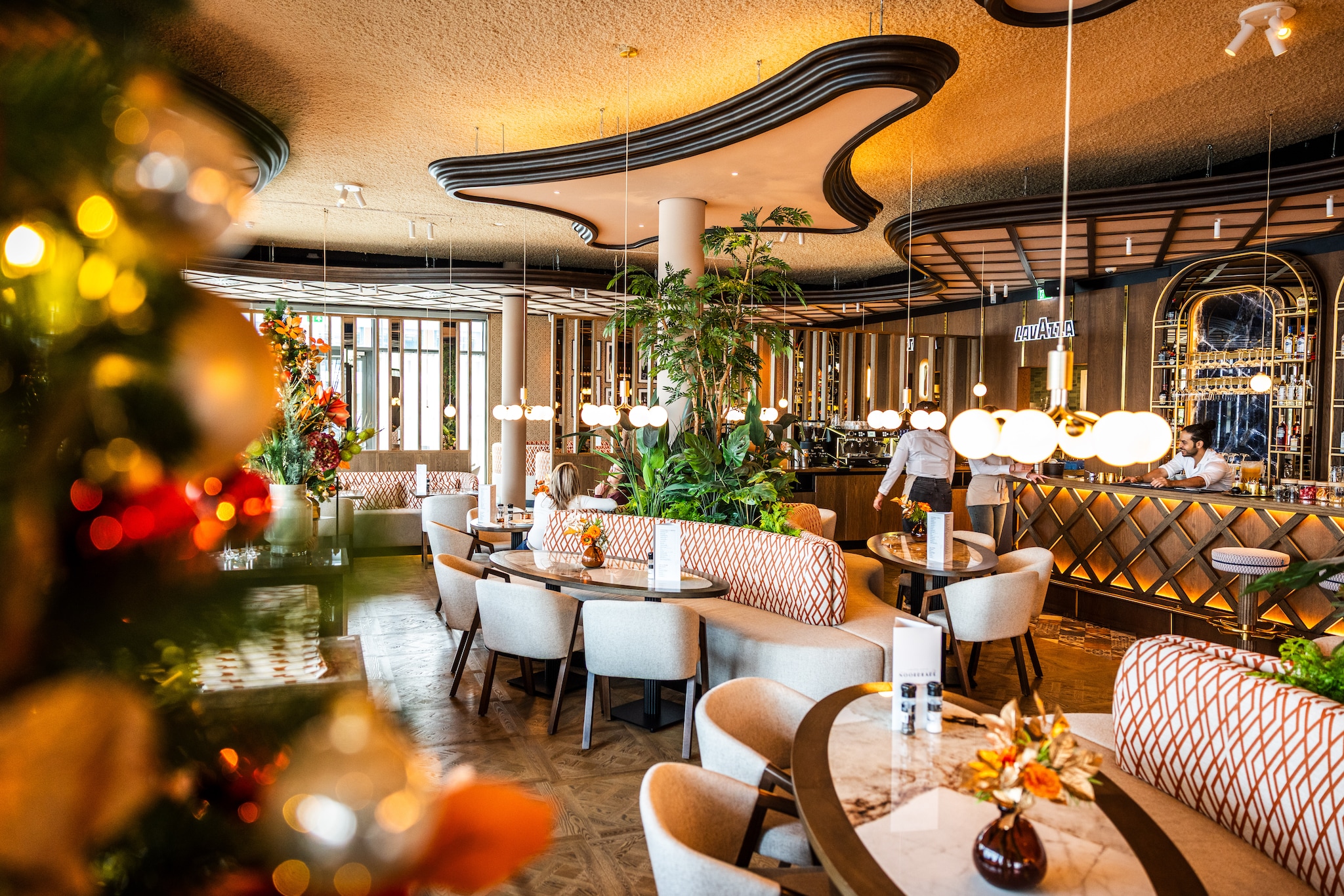 Grand Café Noordkade in Hendrik-Ido-Ambacht, de nieuwste aanwinst van Bjorn van Dijl. De locatie op een industrieterrein is bewust gekozen: goed bereikbaar, met ruimte en parkeergelegenheid. Foto: Jeffrey Groeneweg Grand Café Noordkade in Hendrik-Ido-Ambacht, de nieuwste aanwinst van Bjorn van Dijl. De locatie op een industrieterrein is bewust gekozen: goed bereikbaar, met ruimte en parkeergelegenheid. Foto: Jeffrey Groeneweg