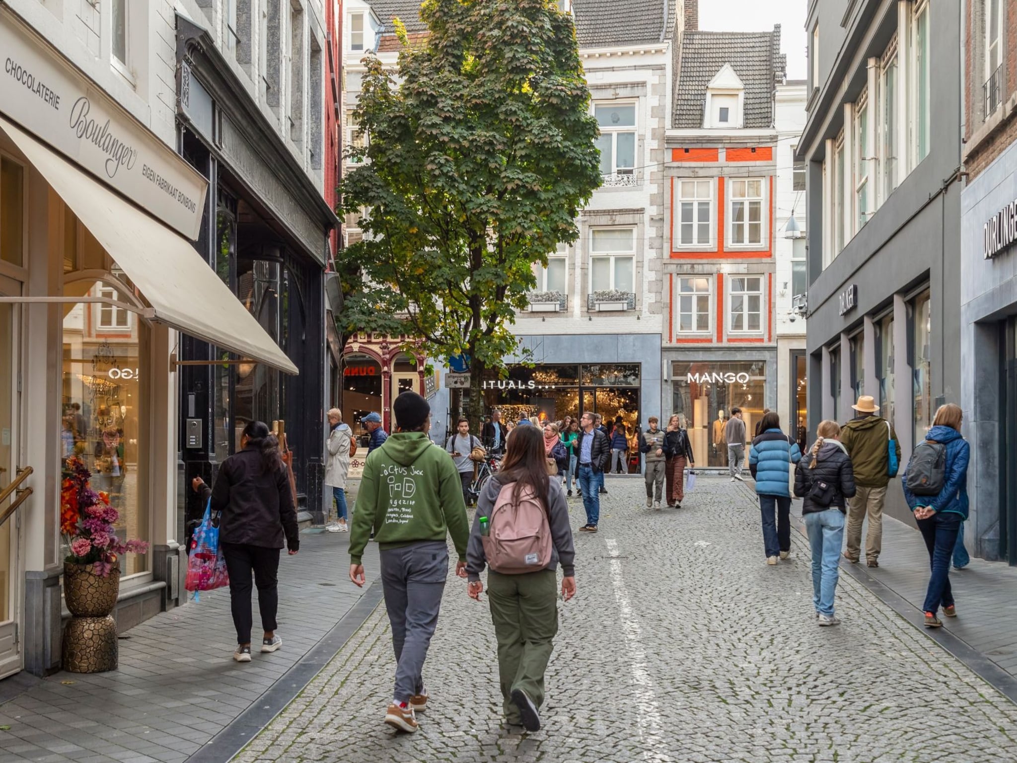 winkelstraat binnenstad drukte passanten kevin miley rmc data onderzoek