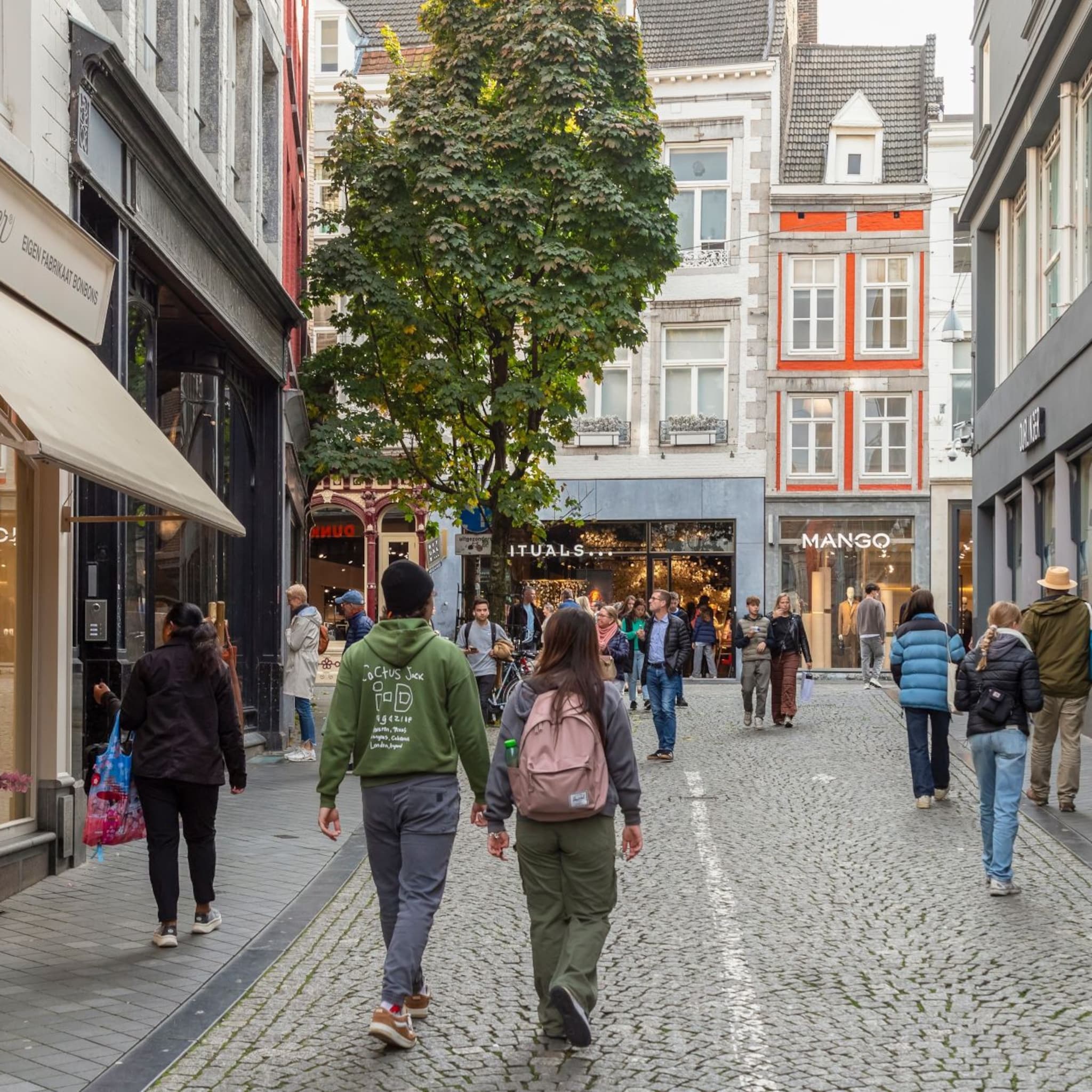 winkelstraat binnenstad drukte passanten kevin miley rmc data onderzoek