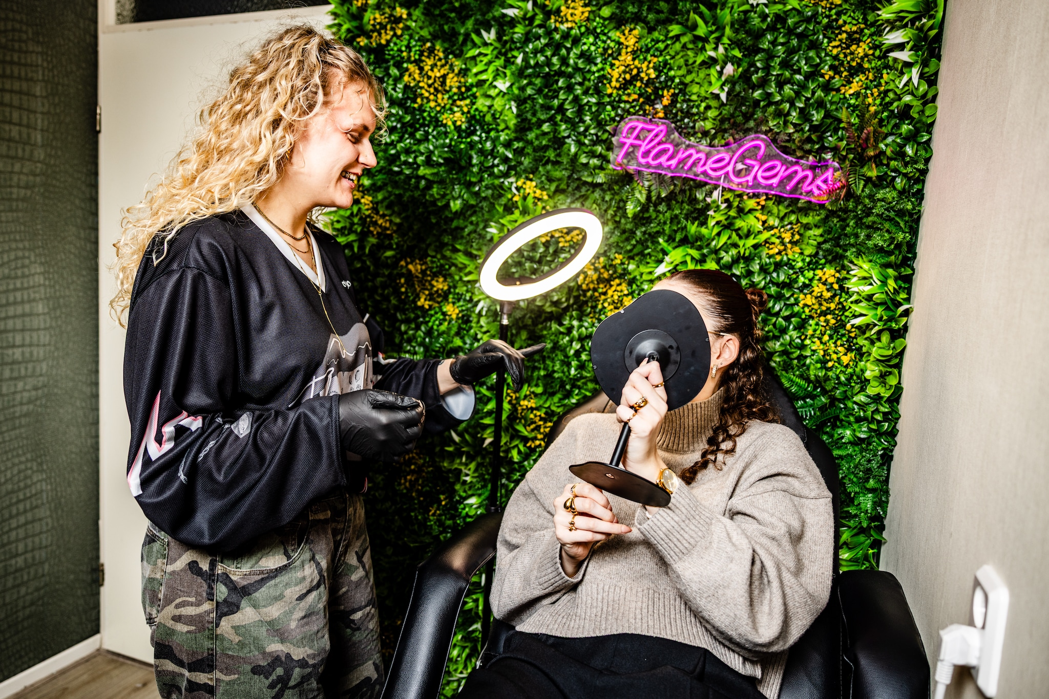 Een behandeling bij Tessa thuis. Foto: Jeffrey Groeneweg Een behandeling bij Tessa thuis. Foto: Jeffrey Groeneweg