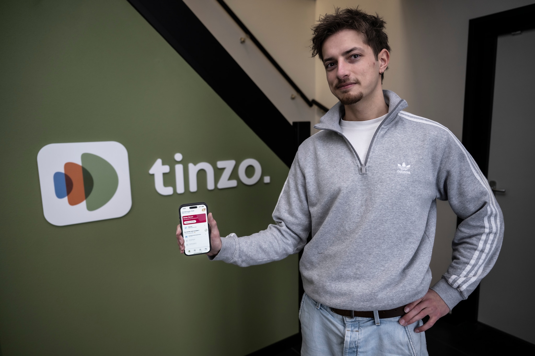 Koen Broos met de app.  Koen Broos met de app. Foto: Paul Rapp