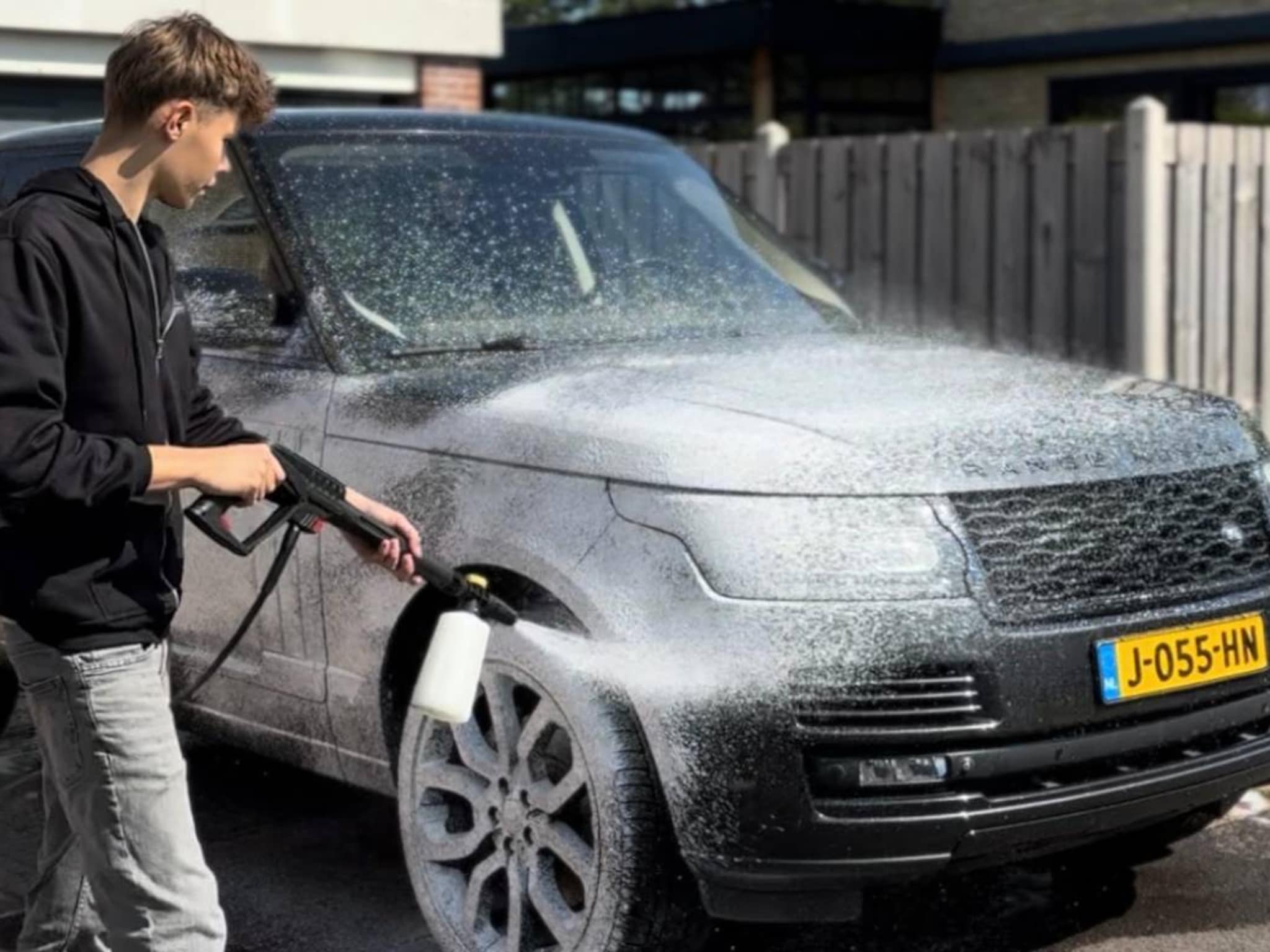 mees van der knaap dkr cleaning autowasbedrijf detailing minderjarige ondernemer