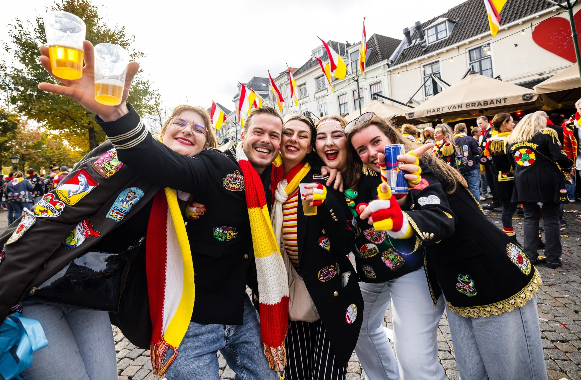 Feestvierders in het centrum van Oeteldonk, de naam die de stad Den Bosch draagt tijdens carnaval.  Feestvierders in het centrum van Oeteldonk, de naam die de stad Den Bosch draagt tijdens carnaval. Foto: ANP