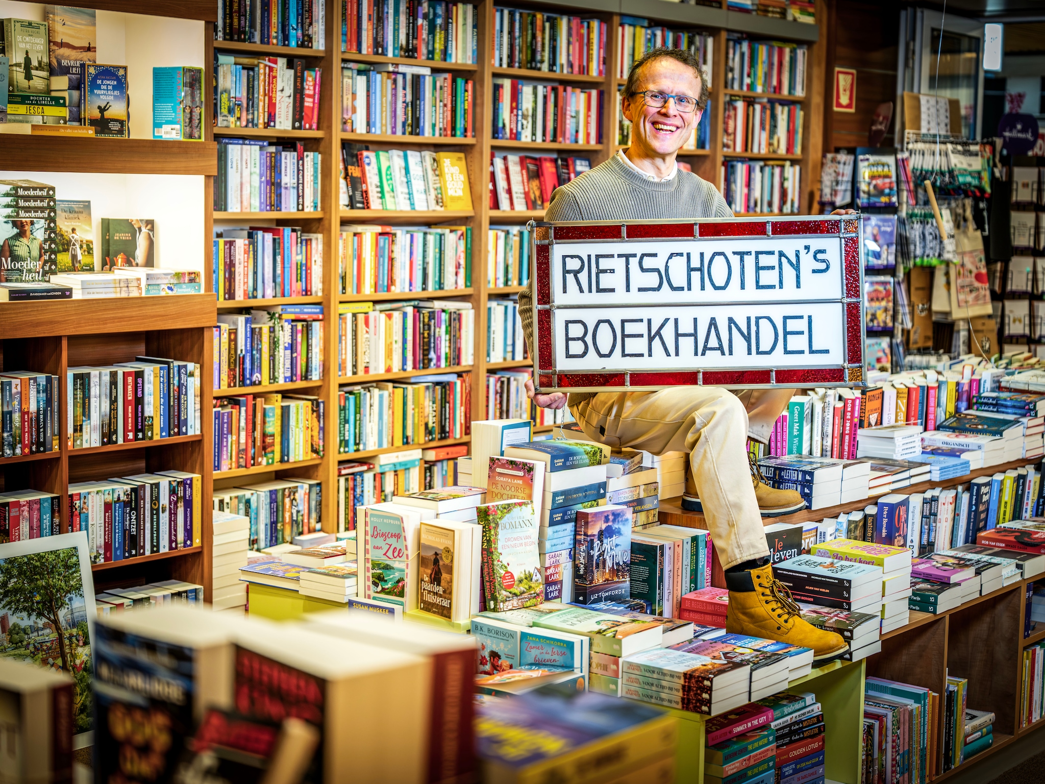 boekhandel van rietschoten keizerswaard rotterdam 100 jaar familiebedrijf smartphone jongeren lezen boek