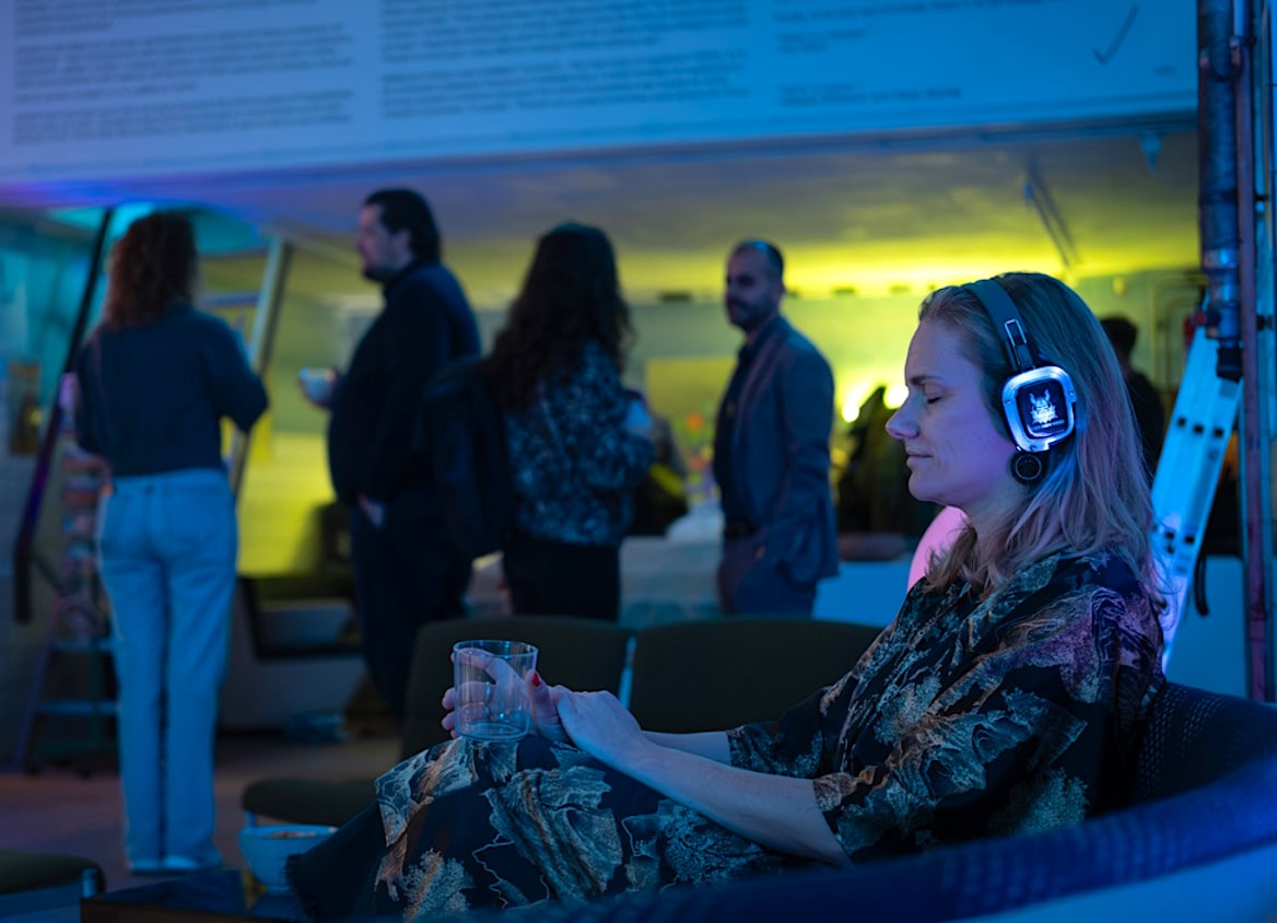 Auteur Dieuwke van Woensel even helemaal zen. Auteur Dieuwke van Woensel even helemaal zen. Eigen foto