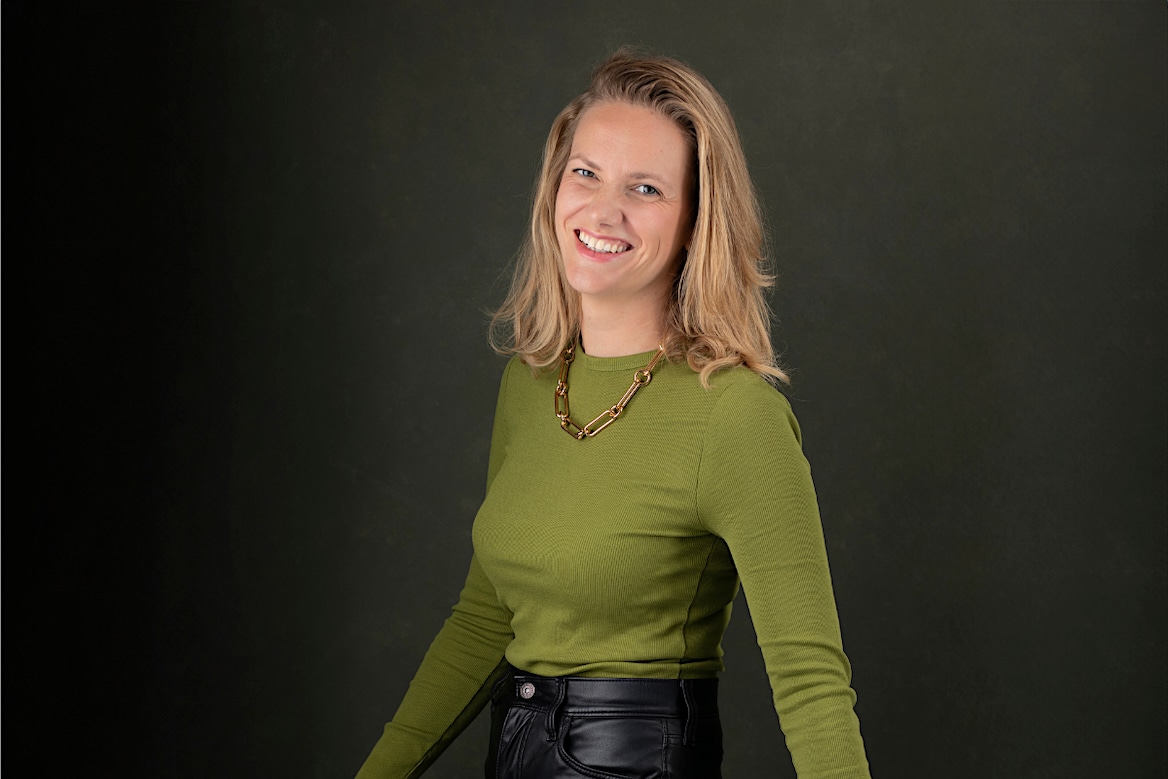 Dieuwke van Woensel, auteur van het boek Building Without Breaking. Dieuwke van Woensel, auteur van het boek Building Without Breaking.