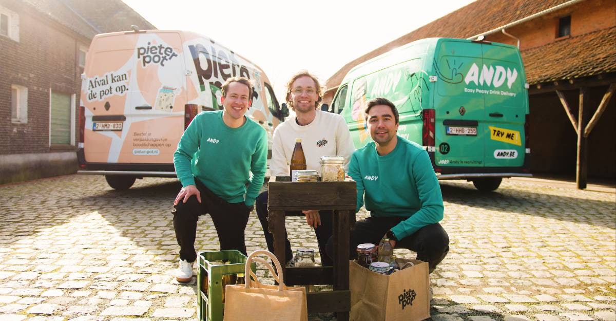 Dries Vander Stichele, Jouri Schoemaker en Pieter-Jan Wouters van de online verpakkingsvrije supermarkten Andy (BE) en Pieter Pot (NL). Foto: eigen beeld. Dries Vander Stichele, Jouri Schoemaker en Pieter-Jan Wouters van de online verpakkingsvrije supermarkten Andy (BE) en Pieter Pot (NL). Foto: eigen beeld.