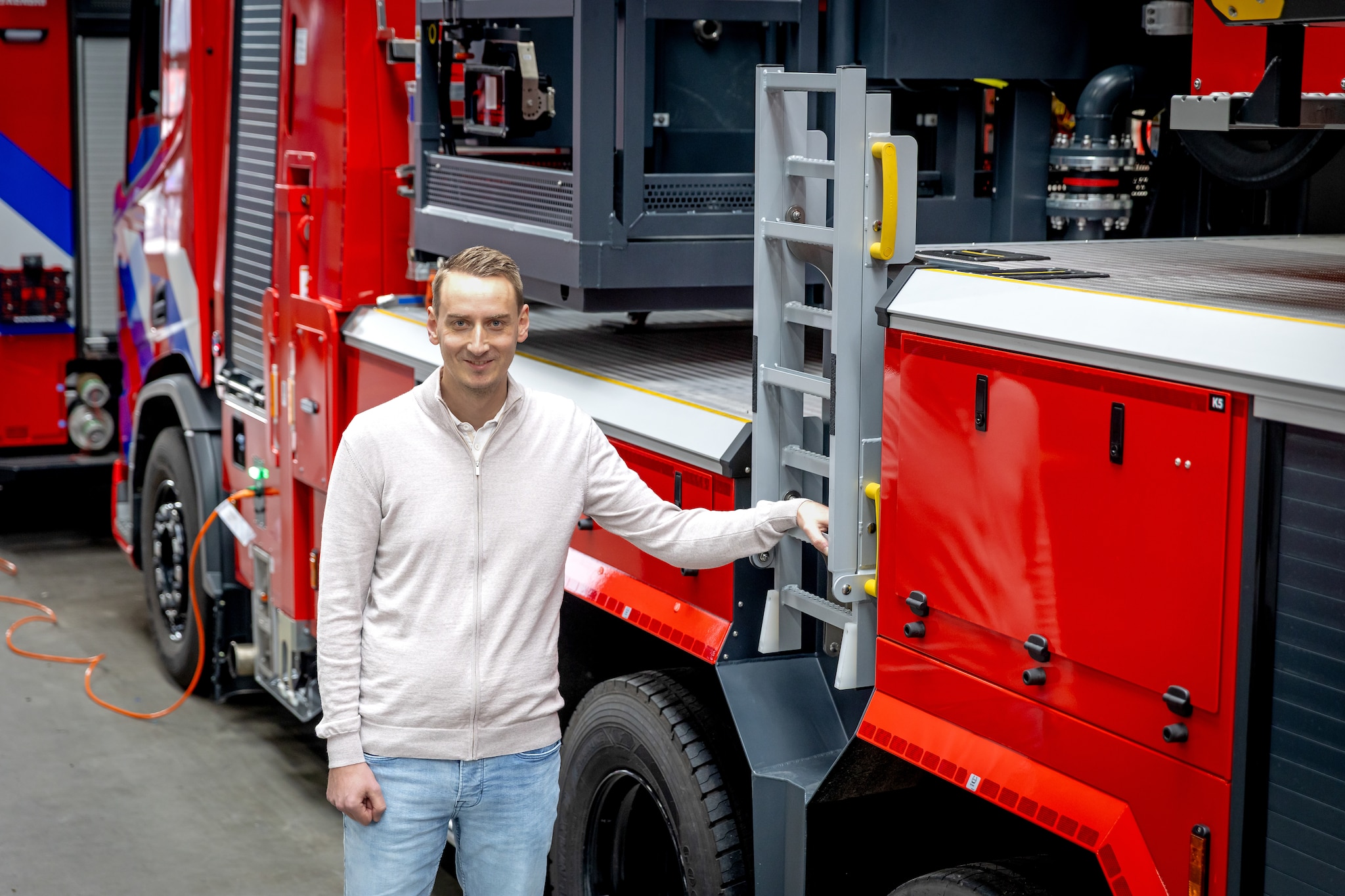 Portret van Niels Heijboer van Kenbri Fire Fighting B.V. in Numansdorp. Foto voor de Ondernemer. Foto Bart Hoogveld Niels Heijboer van Kenbri Fire Fighting B.V. Foto Bart Hoogveld