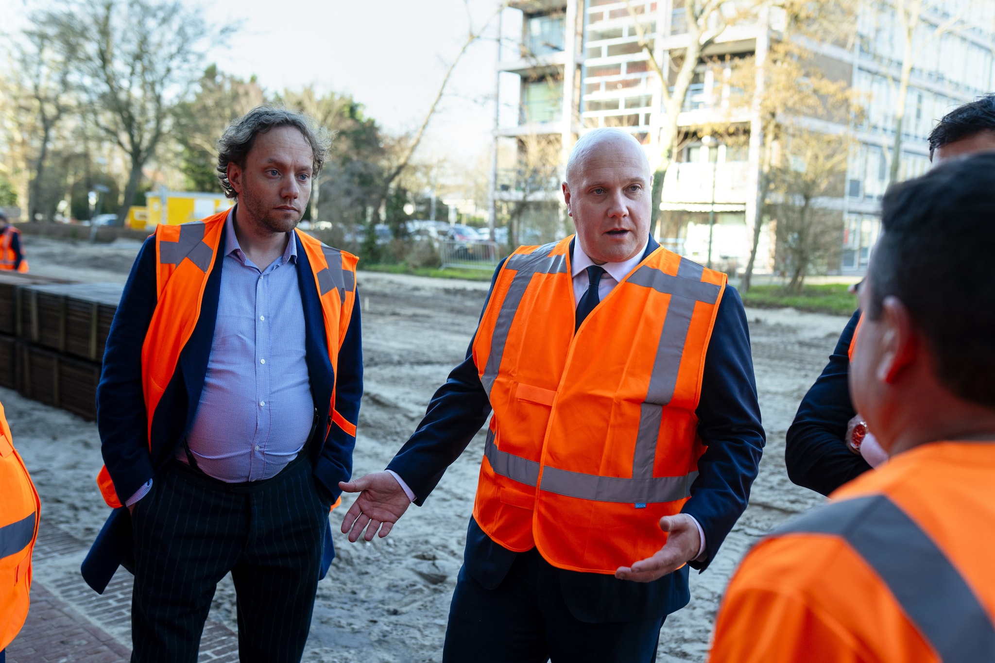 Minister Thierry Aartsen van Werk en Participatie (VVD) tijdens een werkbezoek aan een bouwplaats om te praten met zzp’ers en bouwbedrijven over de inzet van zelfstandigen. Foto: ANP Minister Thierry Aartsen van Werk en Participatie (VVD) tijdens een werkbezoek aan een bouwplaats om te praten met zzp’ers en bouwbedrijven over de inzet van zelfstandigen. Foto: ANP