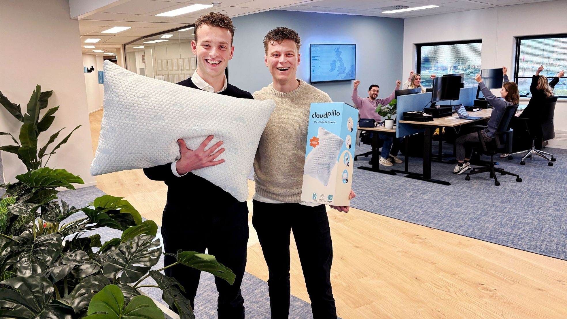 Lars van der Wijst (23, rechts) en Jens Timmers (24) zijn de oprichters en eigenaars van Cloudpillo. Lars van der Wijst (23, rechts) en Jens Timmers (24) zijn de oprichters en eigenaars van Cloudpillo. Eigen foto