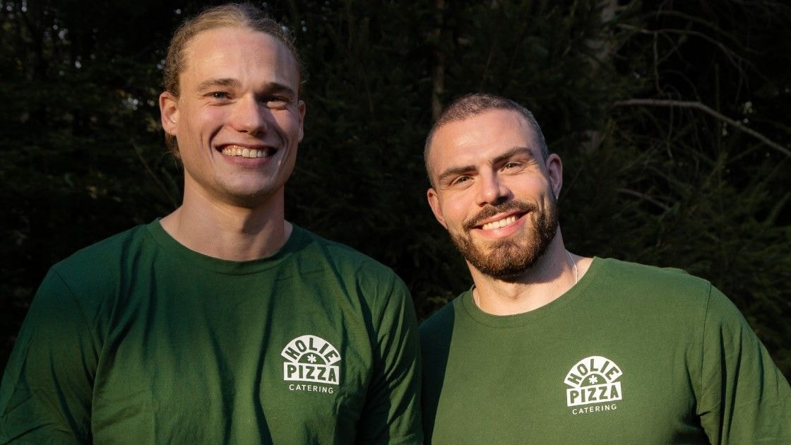 Jeroen ter Haar Romenij (links) en Philippe den Arend waren ooit IT'ers en zijn nu pizzabakkers. Jeroen ter Haar Romenij (links) en Philippe den Arend waren ooit IT’ers en zijn nu pizzabakkers. Eigen foto