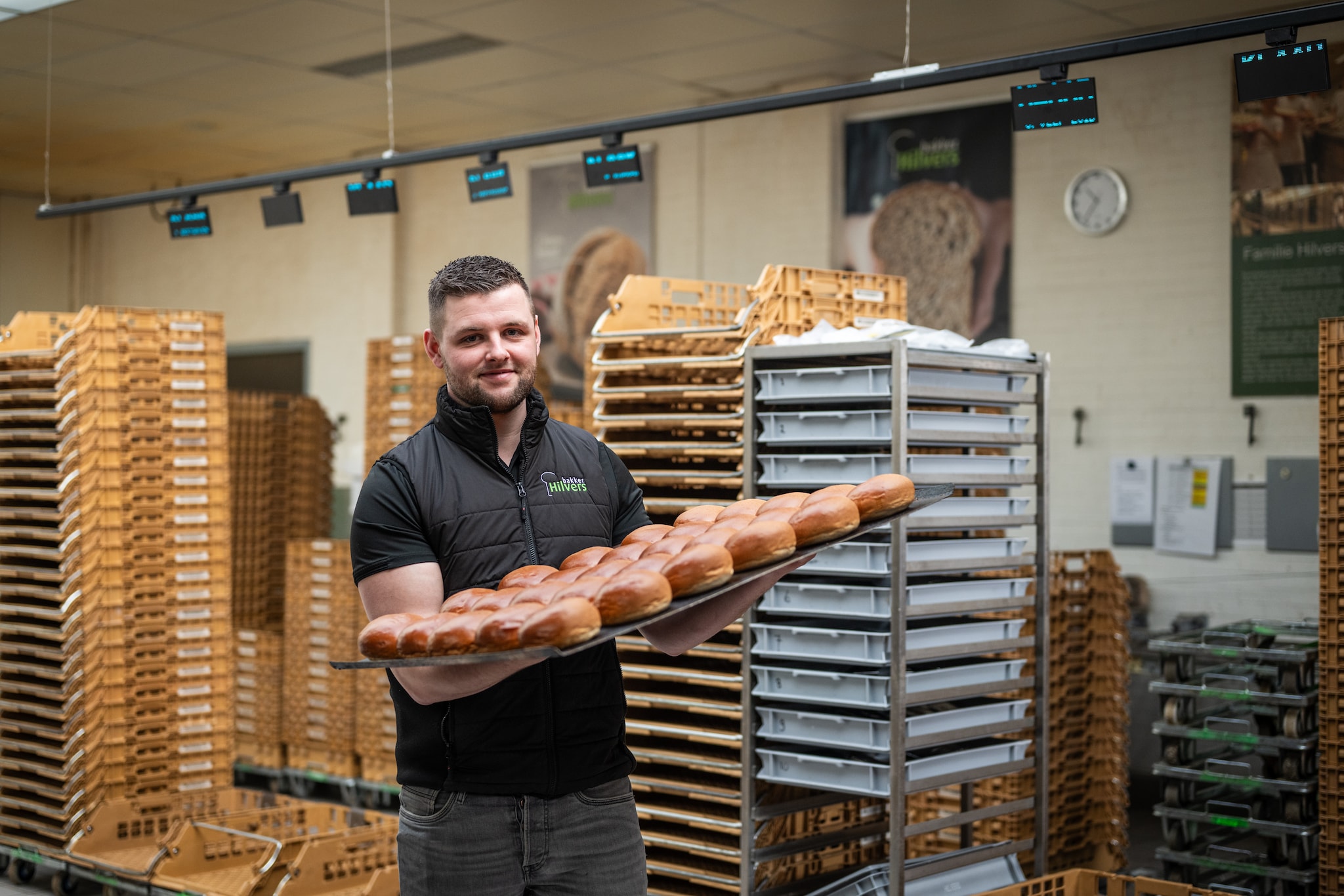 Wouter Hilvers in de bakkerij. Foto: Milan Schellingerhout