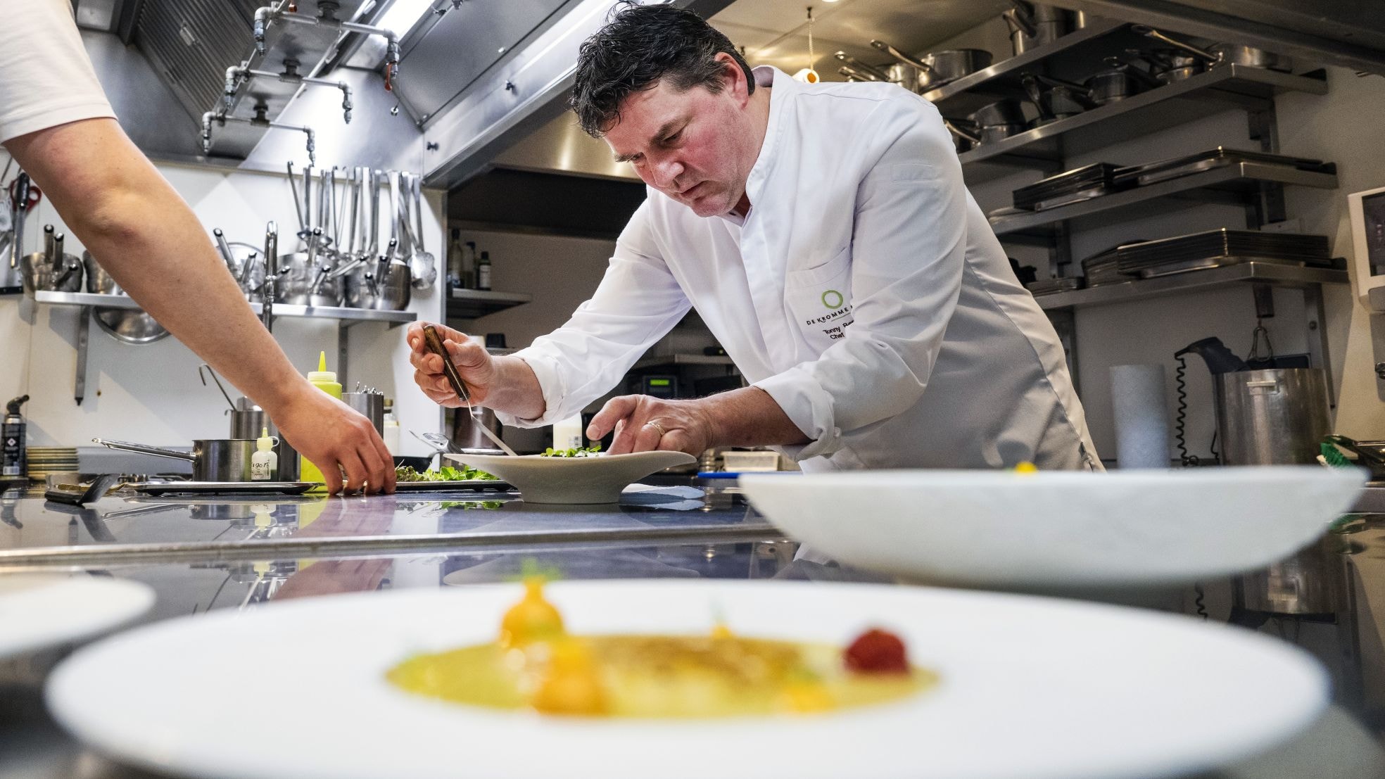 Chef-kok Tonny Berentsen van restaurant De Kromme Dissel.  Chef-kok Tonny Berentsen van restaurant De Kromme Dissel. Foto: Gerard Burgers