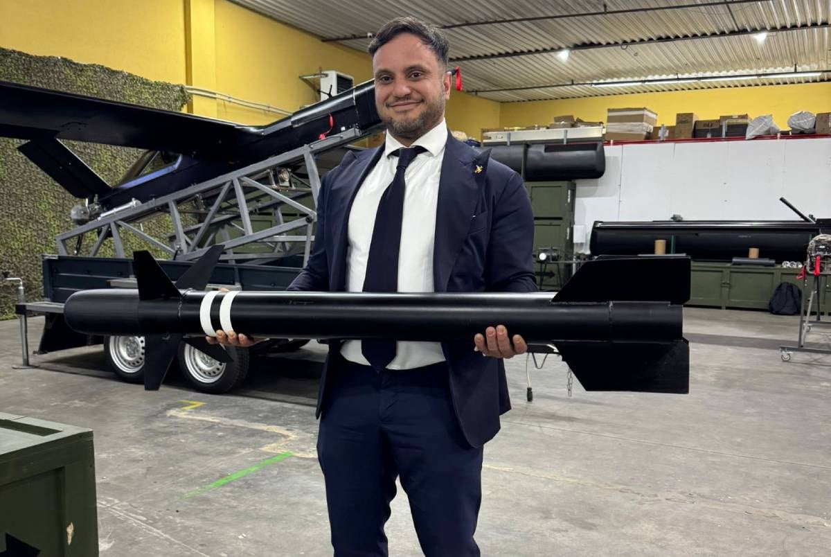 Saulo Waardenburg met zijn Warden raket van Guardian Dynamics. Foto: eigen beeld.