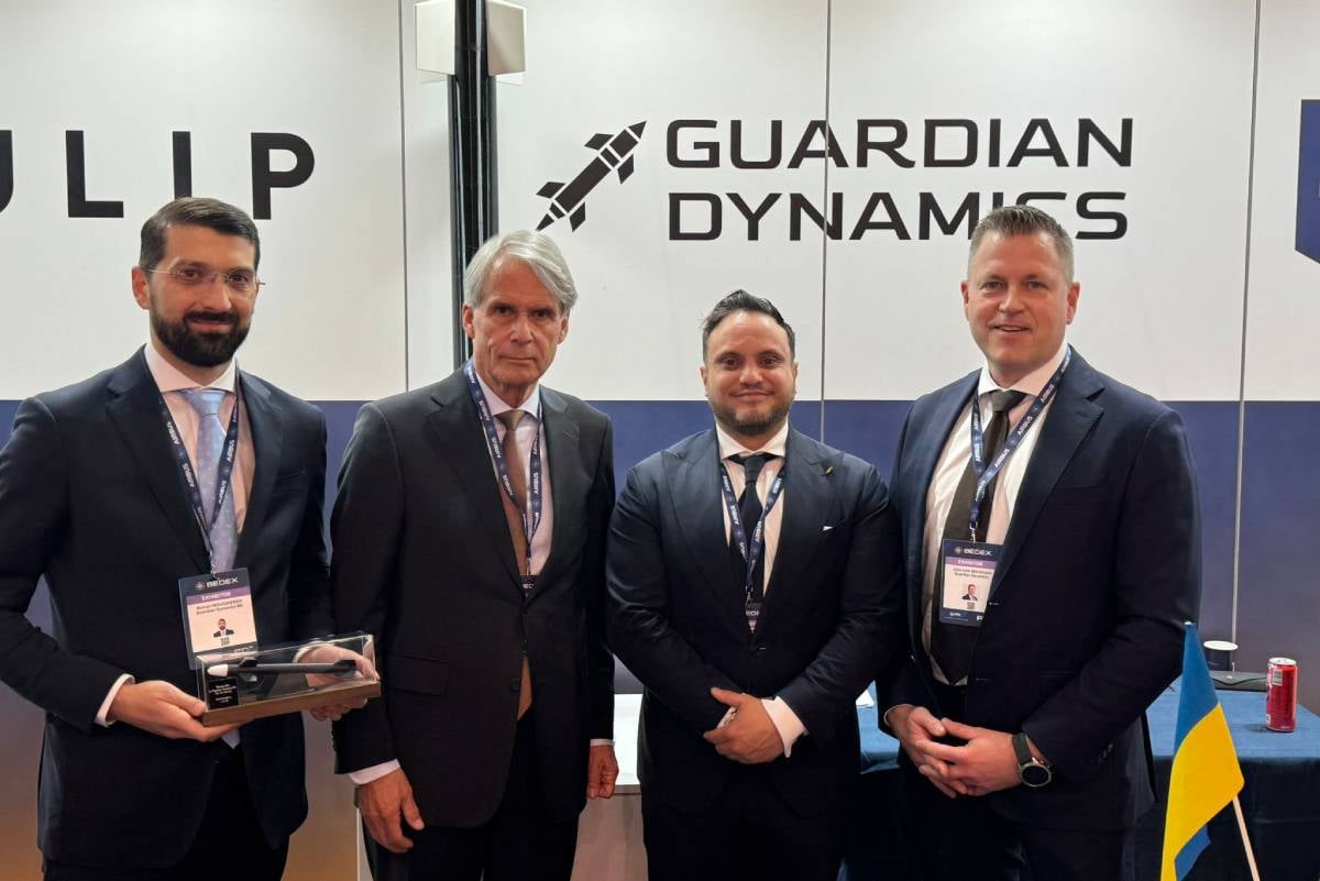 Roman Novozhenov (coo), Dick Berlijn, Saulo Waardenburg (ceo) en John van den Bosch (Chief strategy officer). Foto: eigen beeld. Roman Novozhenov (coo), Dick Berlijn, Saulo Waardenburg (ceo) en John van den Bosch (Chief strategy officer). Foto: eigen beeld.