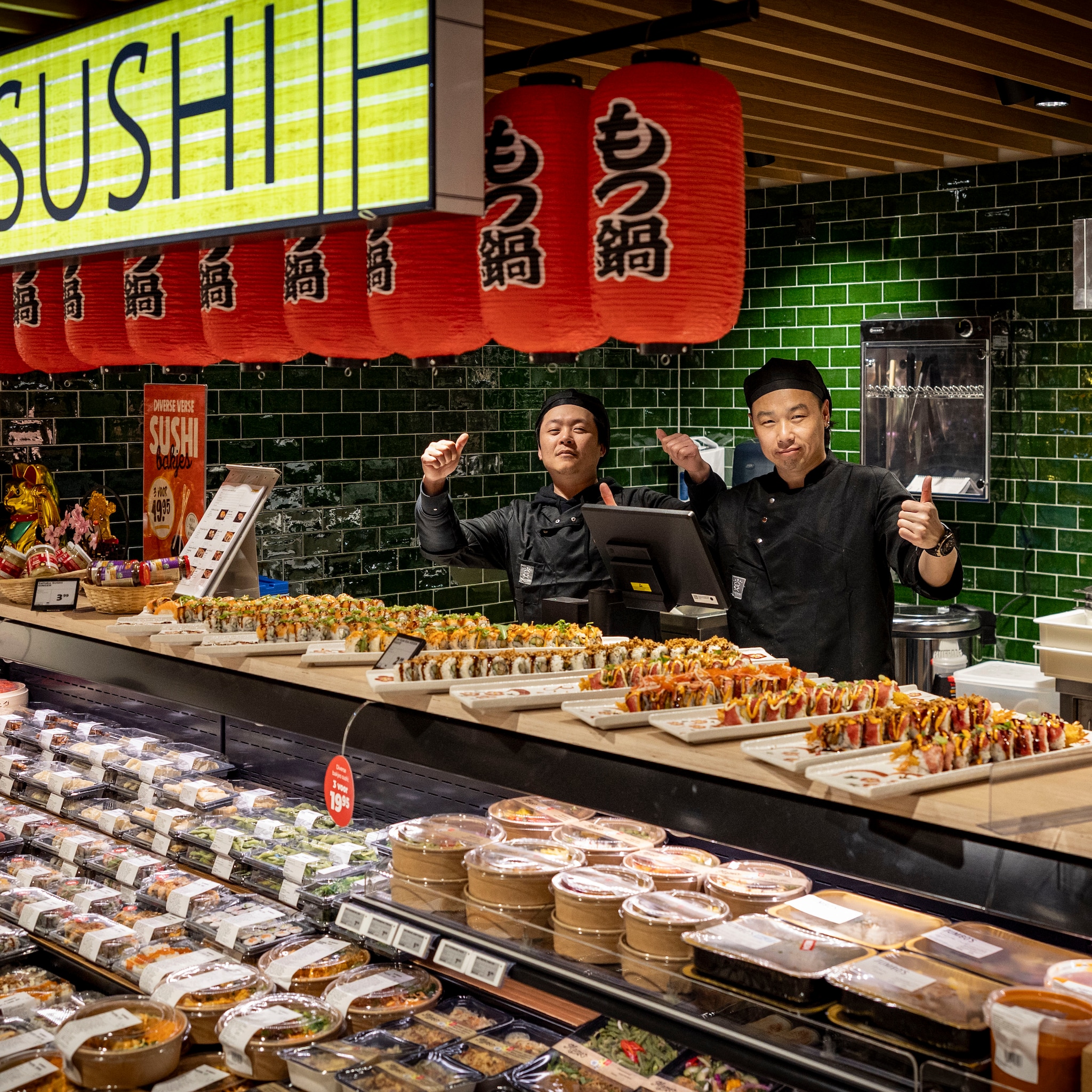 personeel koks aziatische restaurants sushi jumbo supermarkt