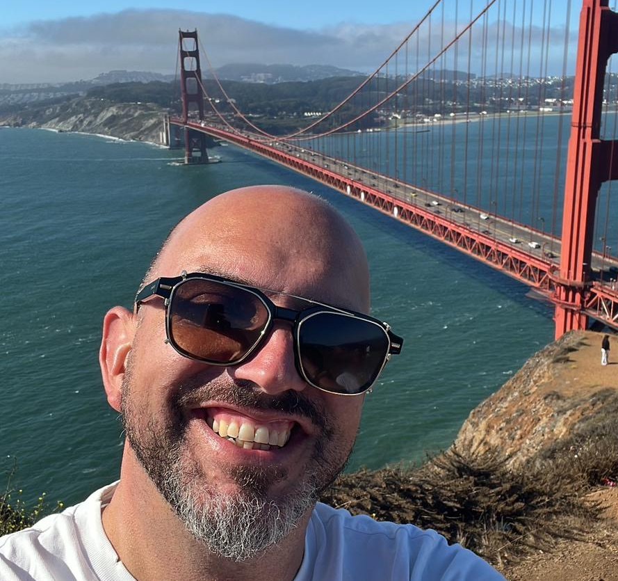 Frank Radstake van ANVR bij de iconische Golden Gate Bridge in San Francisco.  Frank Radstake van ANVR bij de iconische Golden Gate Bridge in San Francisco. Eigen beeld