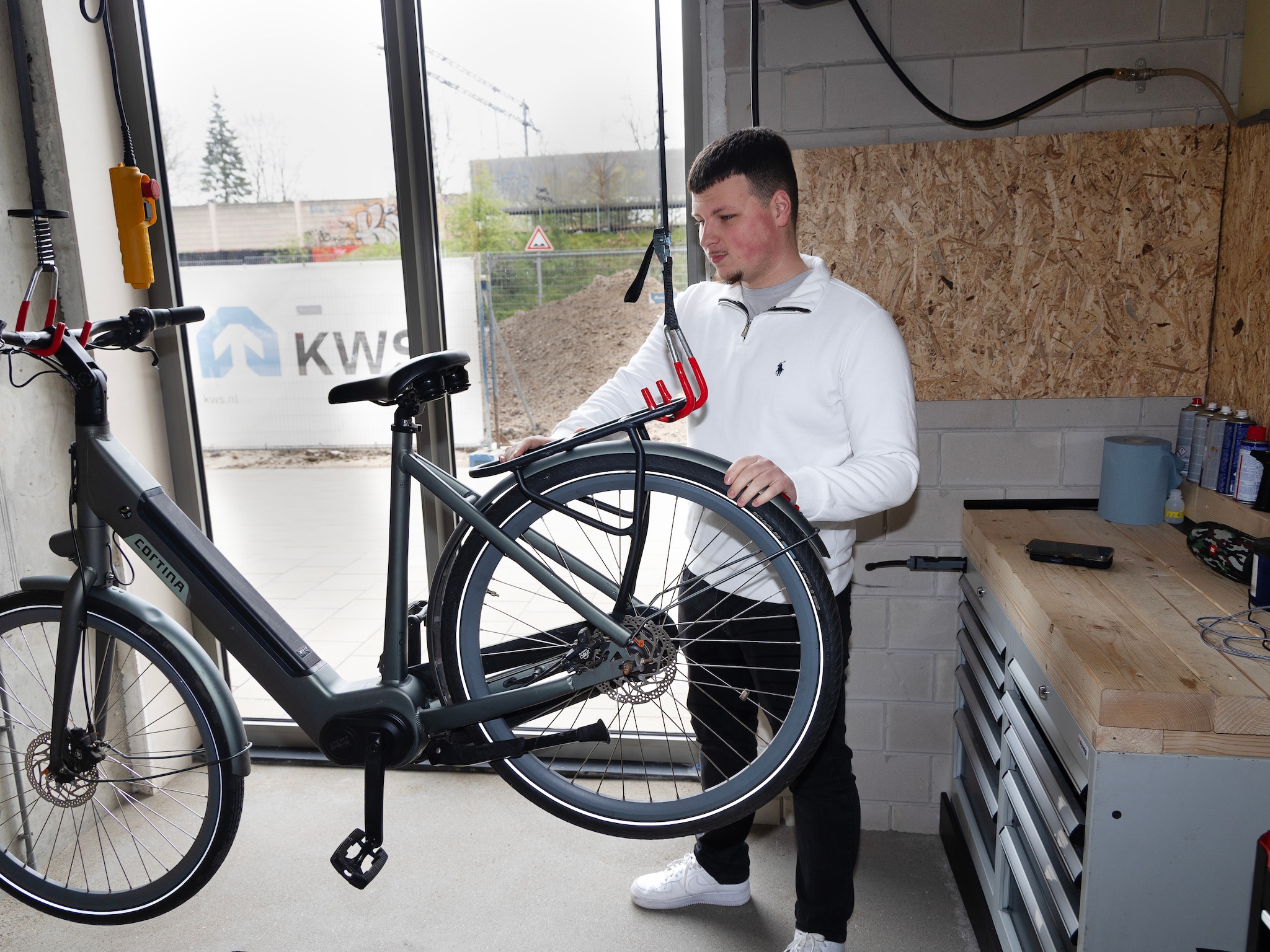 piepjonge ondernemer rafal rusinski 19 ravelo bikes eindhoven psv