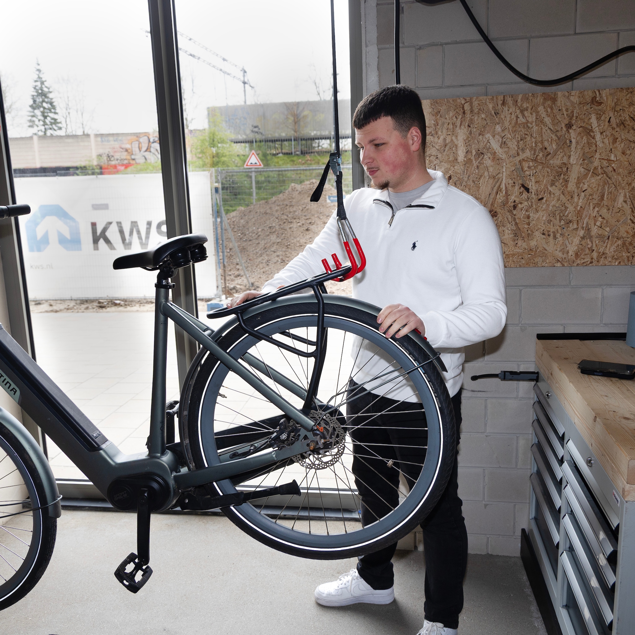 piepjonge ondernemer rafal rusinski 19 ravelo bikes eindhoven psv