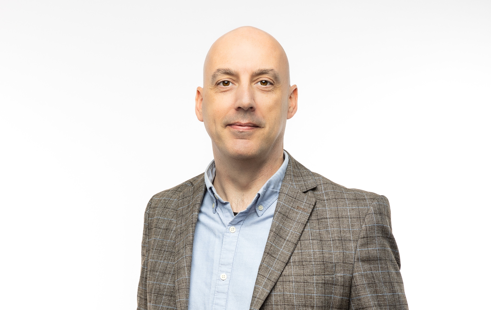 ,,Je ziet dat transportbedrijven de brandstoftoeslagen steeds sneller beginnen te verrekenen, omdat de prijs zo snel stijgt”, zegt Tom van Woensel, hoogleraar Freight Transport and Logistics aan de TU Eindhoven. „Je ziet dat transportbedrijven de brandstoftoeslagen steeds sneller beginnen te verrekenen, omdat de prijs zo snel stijgt”, zegt Tom van Woensel, hoogleraar Freight Transport and Logistics aan de TU Eindhoven.