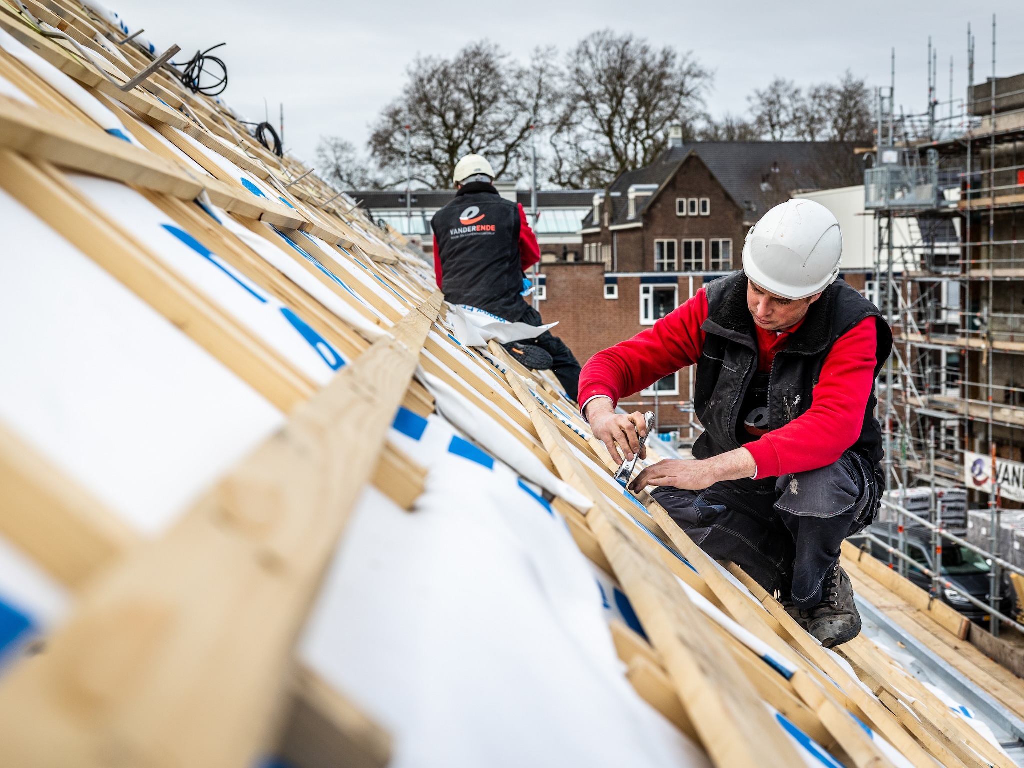 strijd tussen woningbouw en defensie personeelstekort