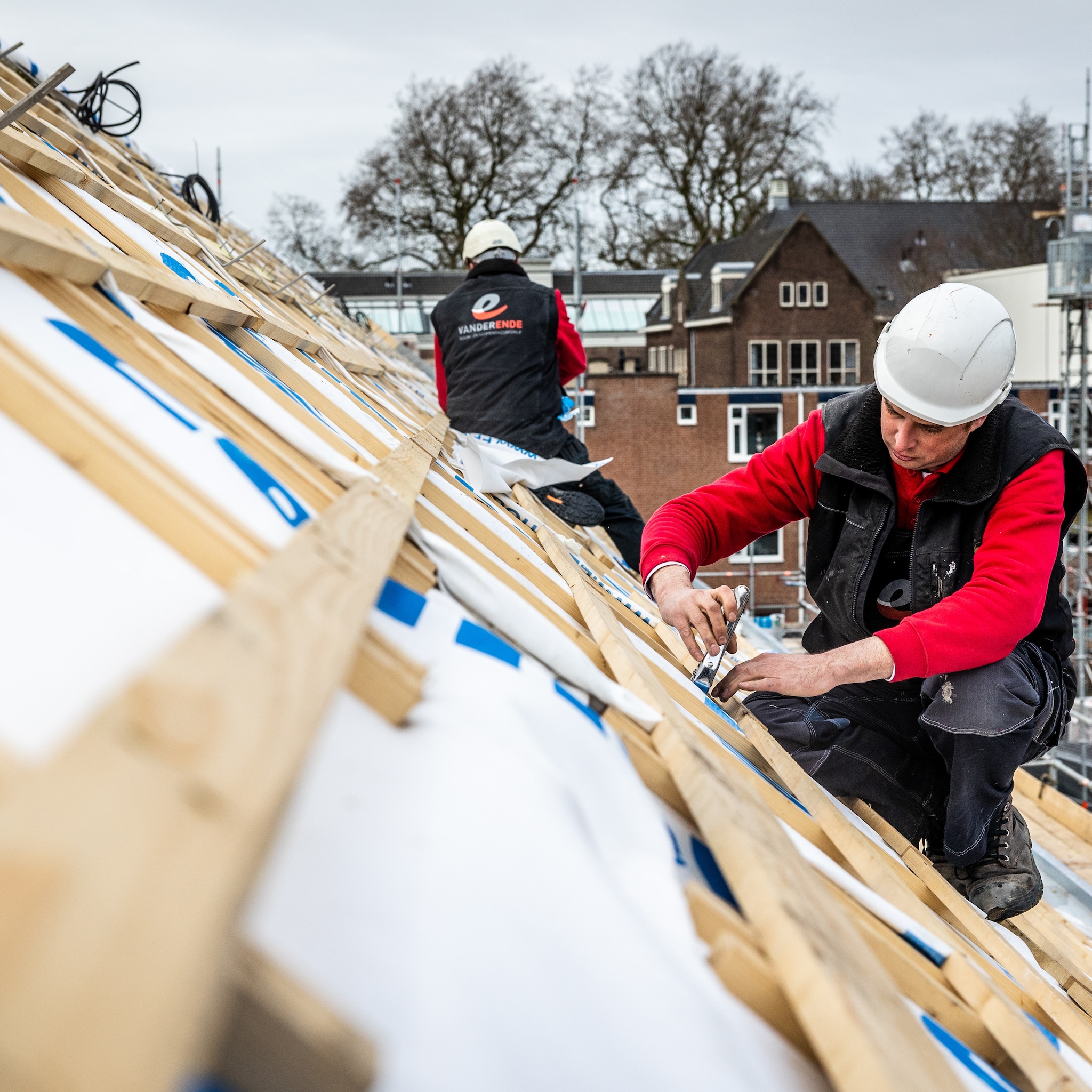 strijd tussen woningbouw en defensie personeelstekort