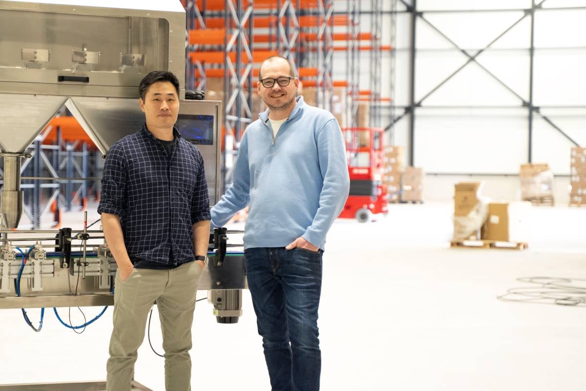 Jason Wen, oprichter van Cosmeau en Ben Bos. Foto: Cosmeau