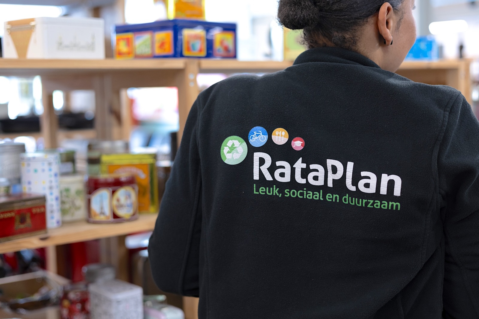 Waar veel ketens sturen op marge en conversie, draait het hier om sociale werkgelegenheid. Waar veel ketens sturen op marge en conversie, draait het hier om sociale werkgelegenheid. Foto: Rataplan