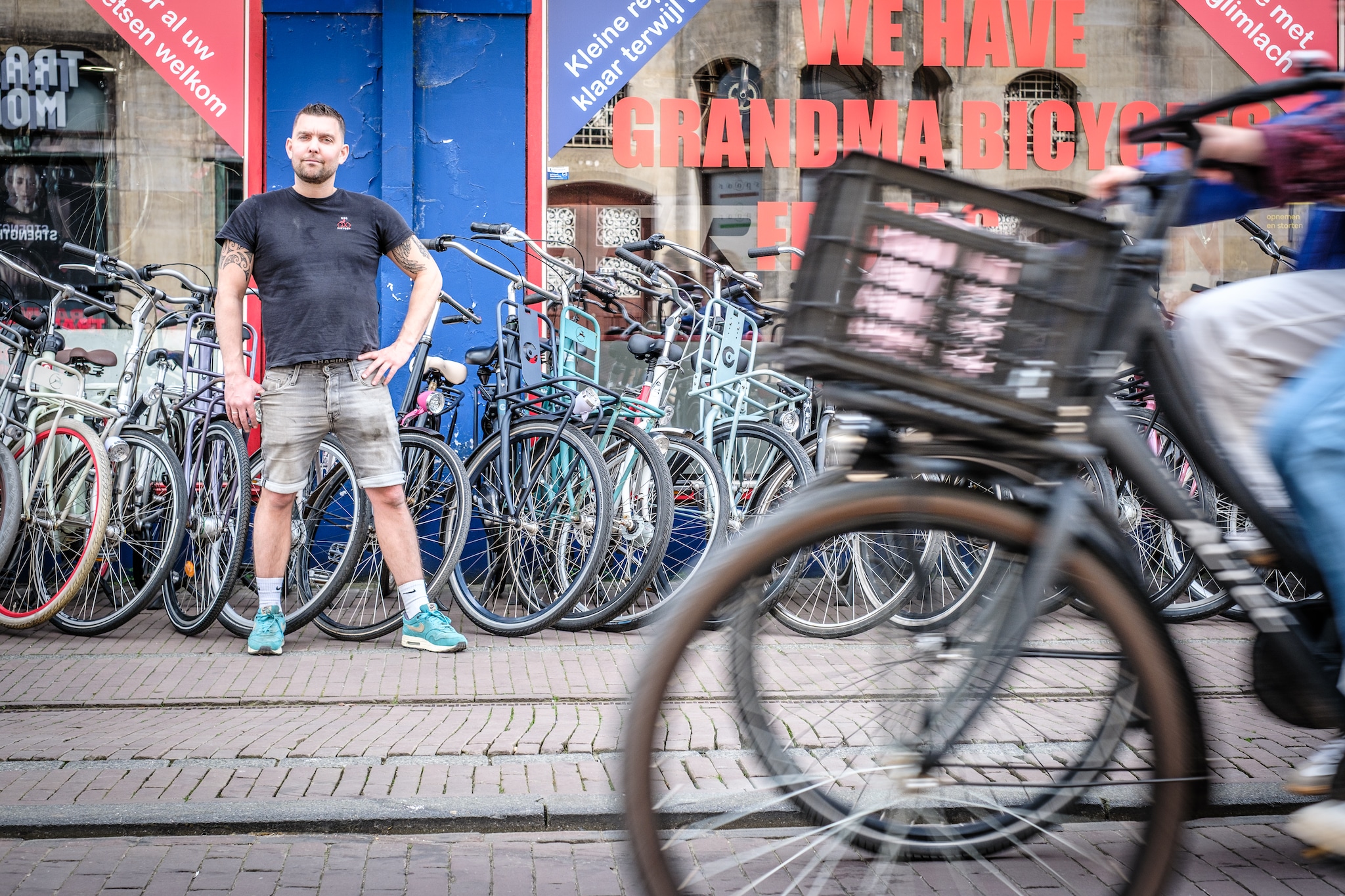 Eigenaar van 030 Fietsen, Jip Eichelsheim, voor zijn winkel in de Nobelstraat. Eigenaar van 030 Fietsen, Jip Eichelsheim, voor zijn winkel in de Nobelstraat. Foto: Jelle Verhoeks