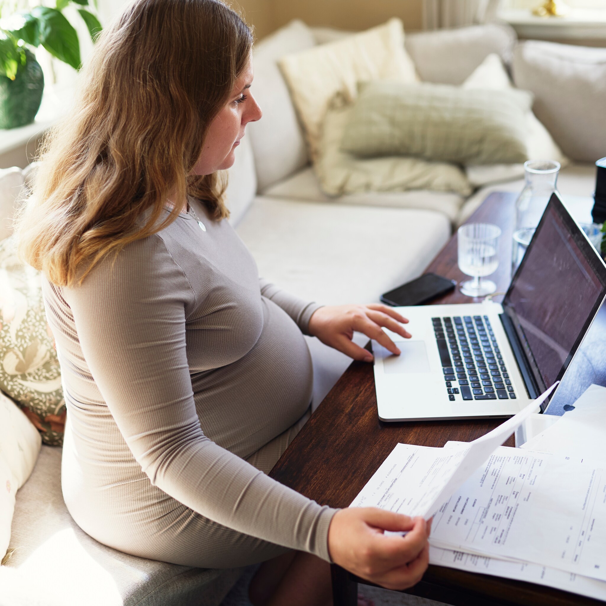 vast contract vrouwen worden moeder ongelijkheid