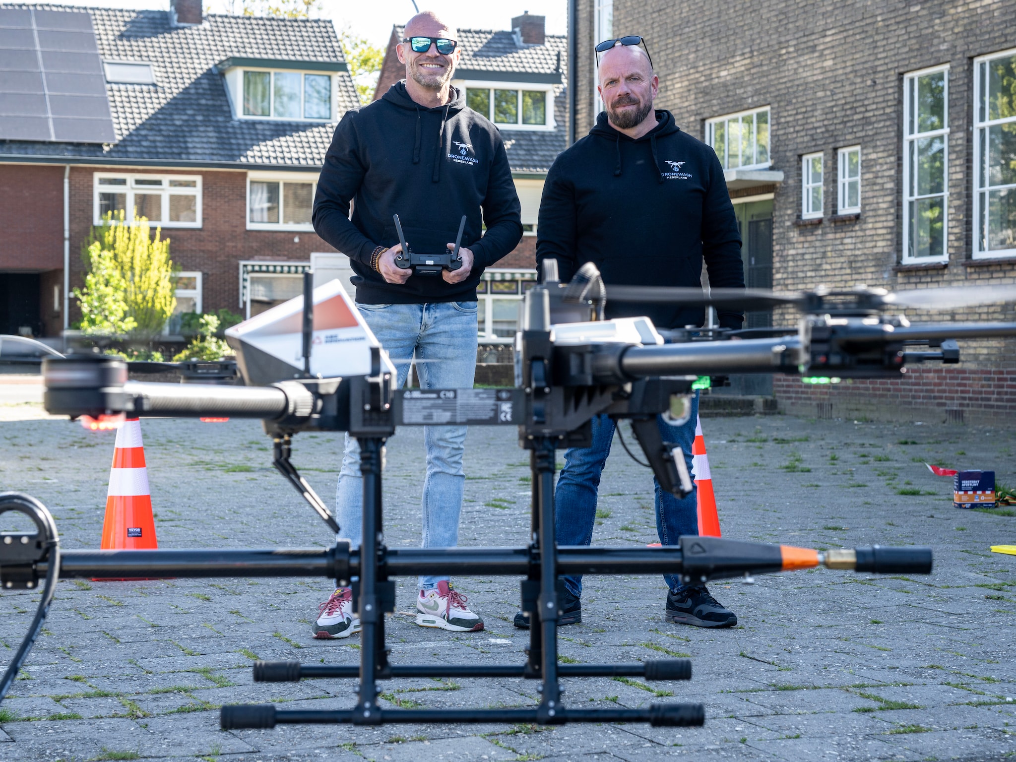 dronewash hengelo glazenwasser drone peter van der sluis ruud leeuw