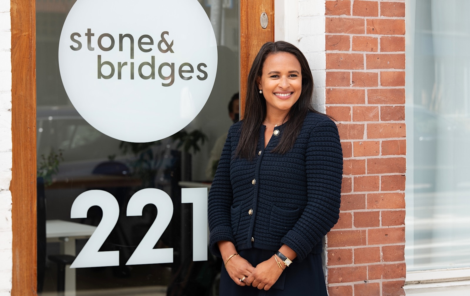 Anouk Steenbruggen, oprichter en eigenaar van Stones & Bridges. Stones & Bridges | Anouk Steenbruggen, oprichter en eigenaar van Stones & Bridges.