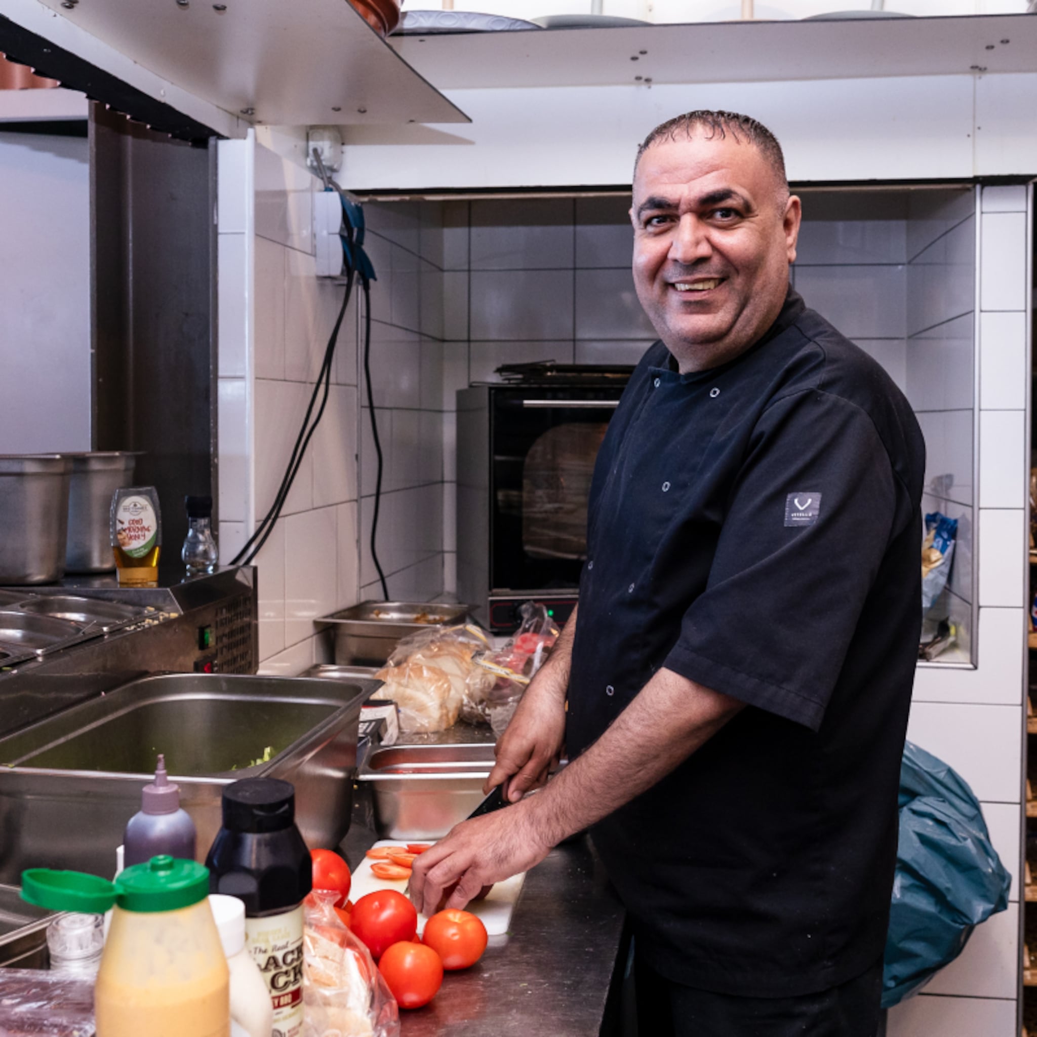 nieuwkomers keuken beachclub sneek aied irak vluchteling statushouder