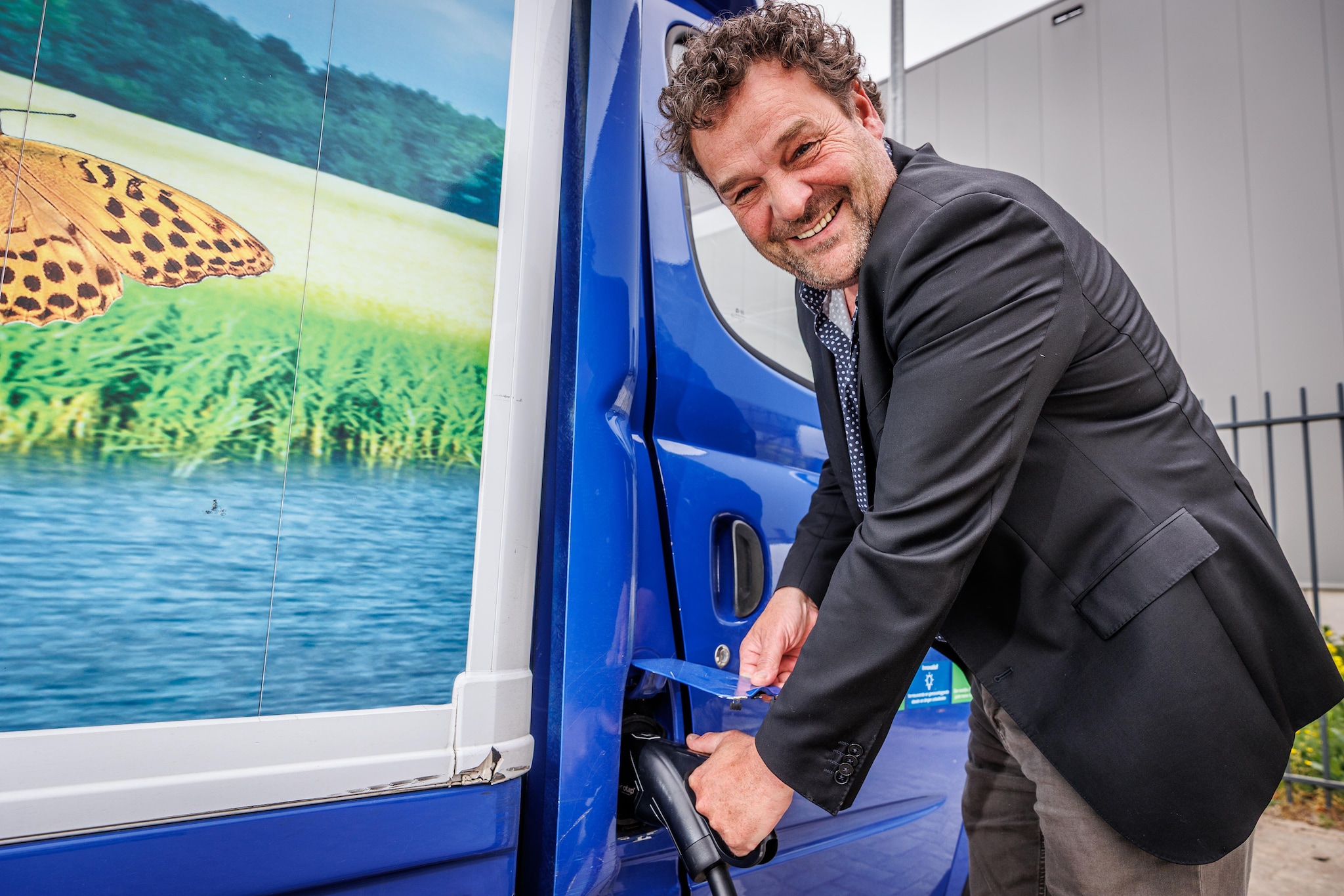 Meubels worden door TSN Groen bezorgd in elektrische bestelbussen. Foto: Rias Immink