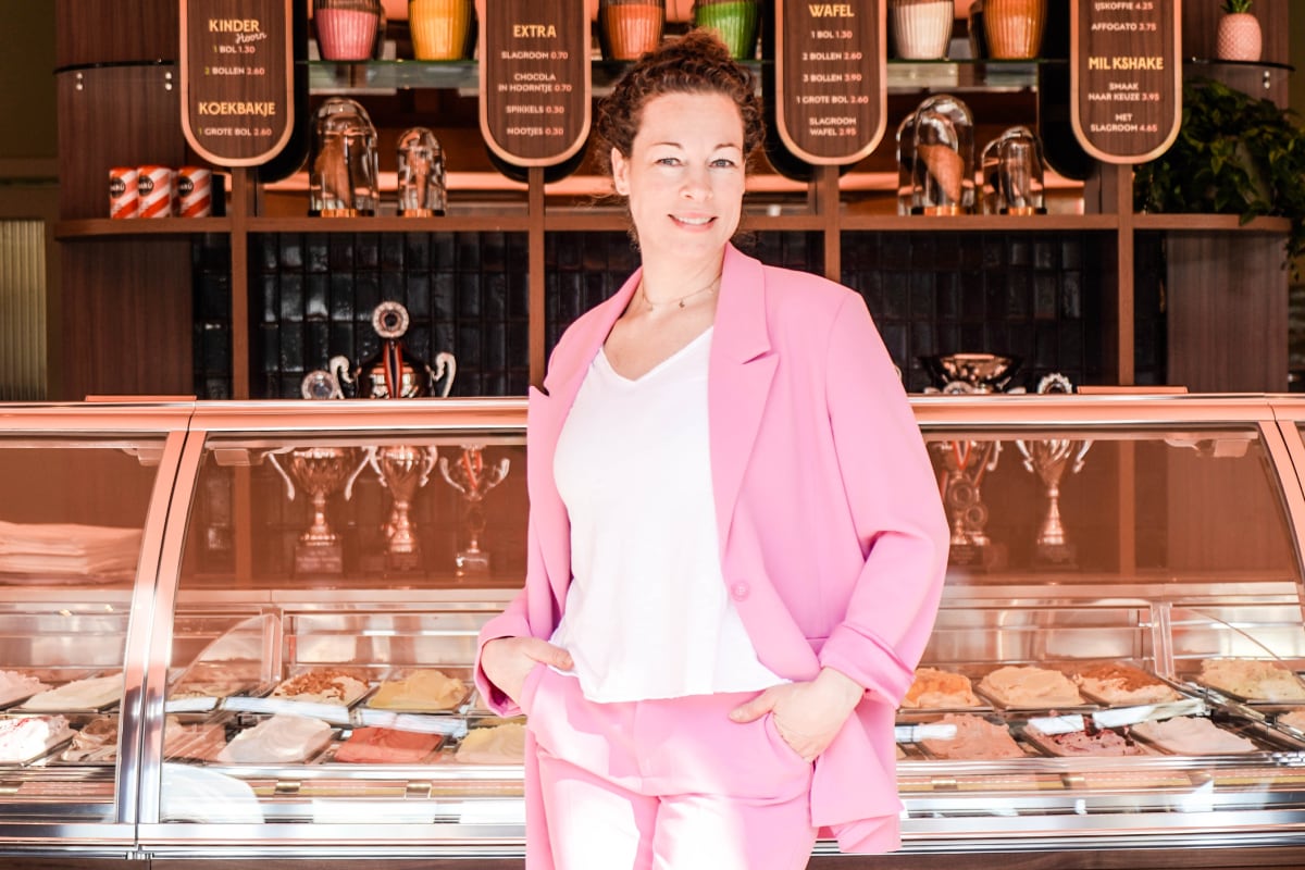 Caroline Kooij van IJssalon De Hoop in Blaricum.