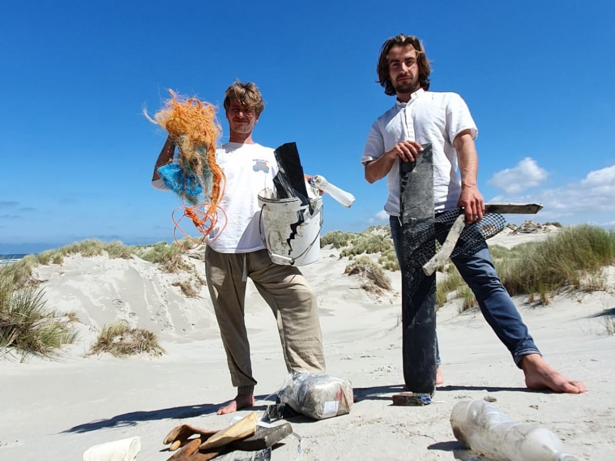Ainu en Joshua proberen om van de wereld een betere plek te maken met bamboevarianten van verzorgingsproducten die normaal van plastic worden vervaardigd. Eigen foto