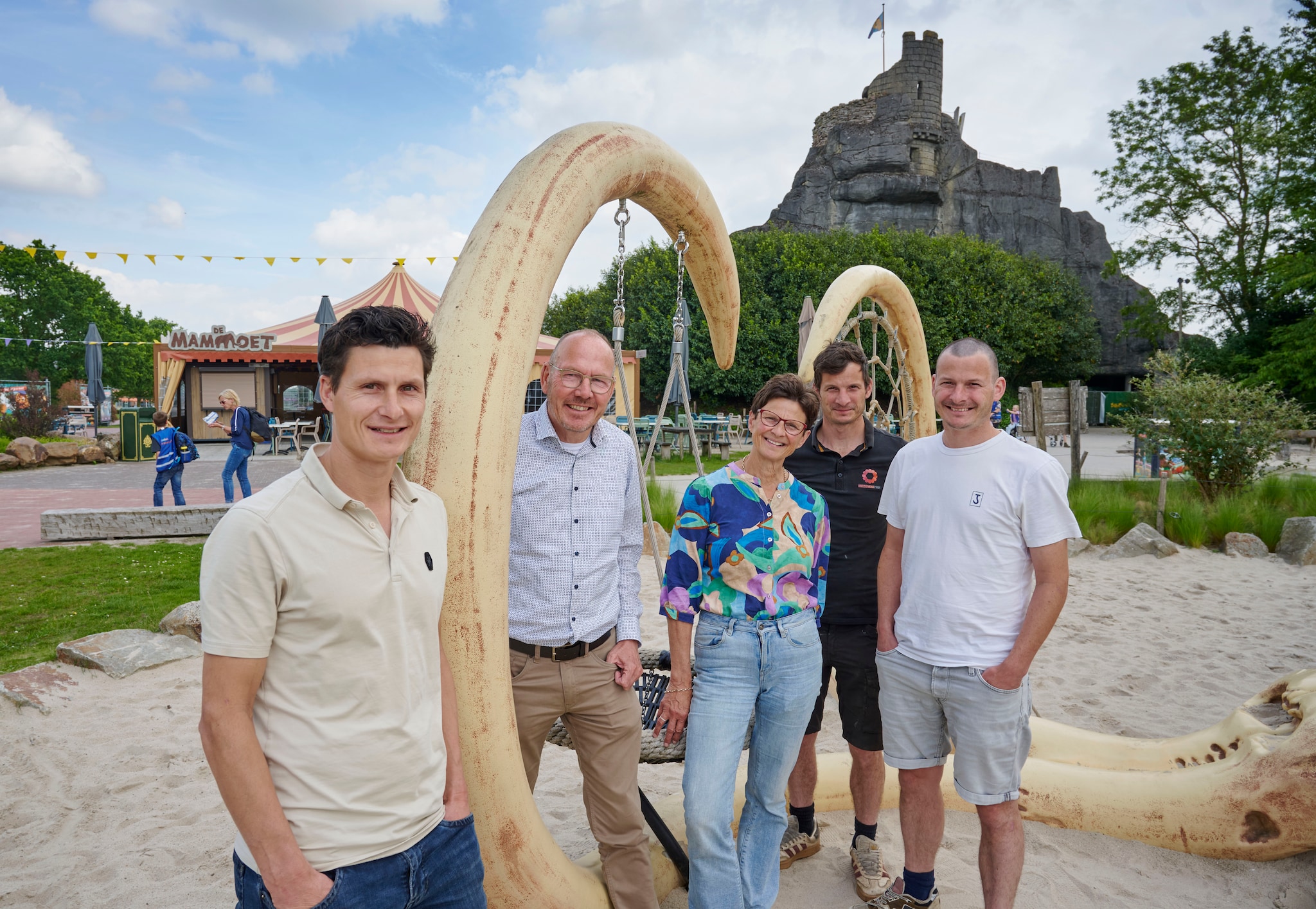 De familie Derks in de Oervallei. Op de foto vlnr. Paul, Ton, Gerrie, Herman en Maarten Derks. Dochter Esther staat niet op de foto.  Foto: Jeroen Appels/Van Assendelft Fotografie