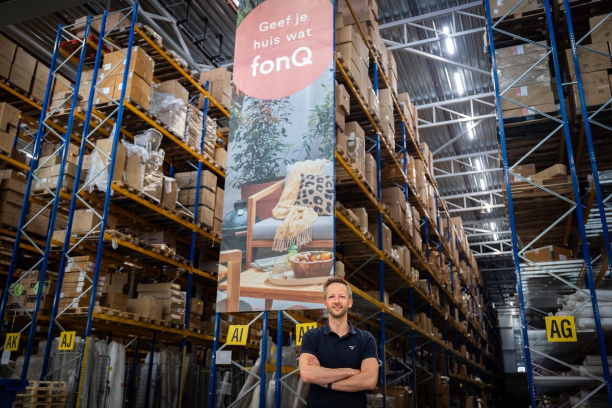 Stan Verhoeven in het fonQ-magazijn. Foto: Jeroen Jumelet
