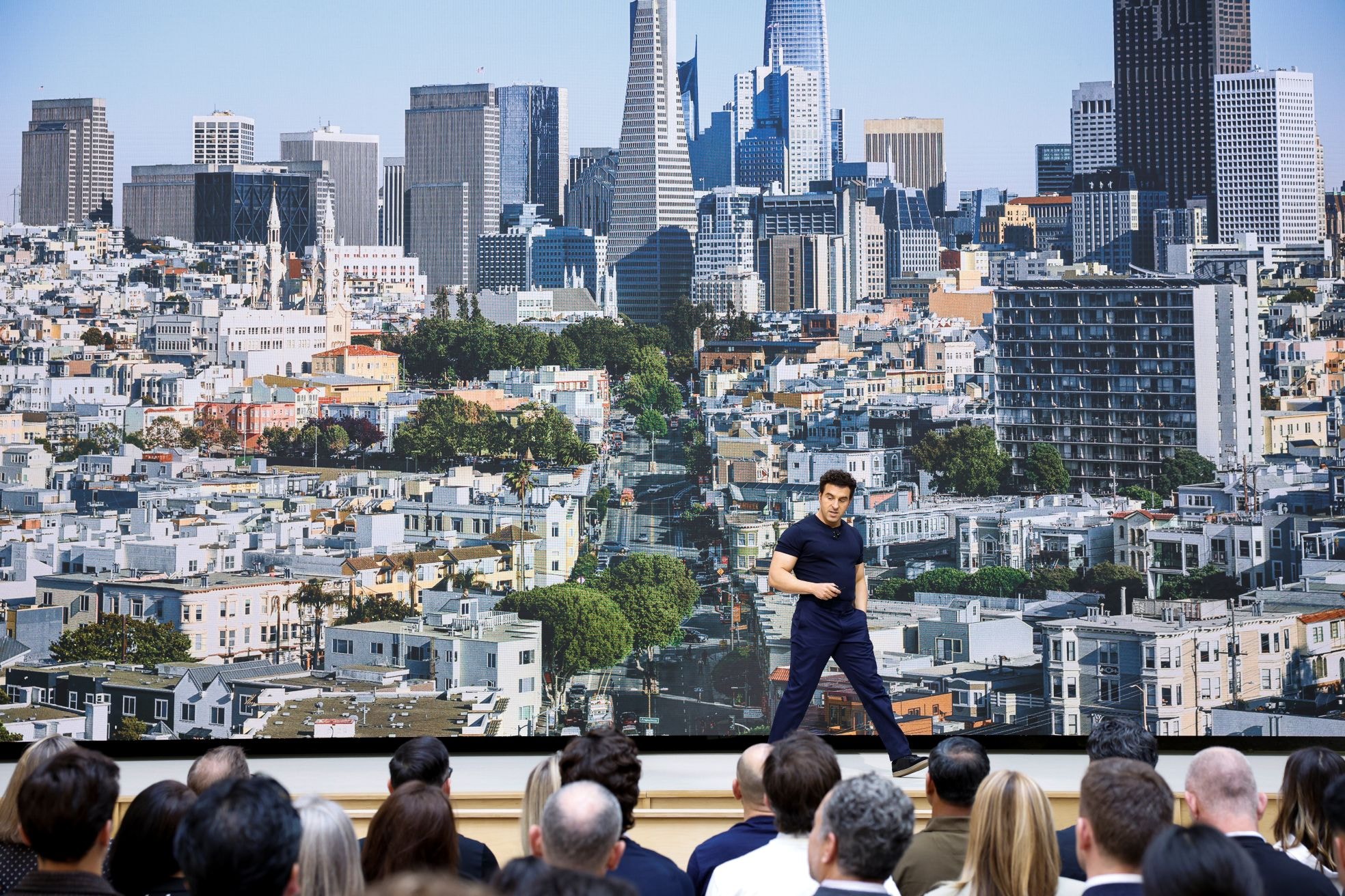 Brian Chesky tijdens zijn keynote. Foto: Getty Images/Alex Bender