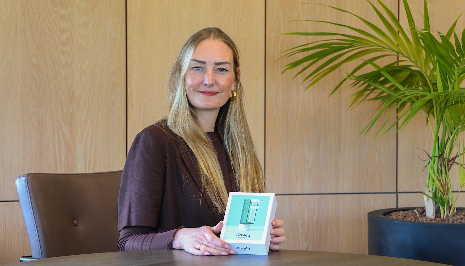 Elianne Moes ontwikkelde met Jawly een hulpmiddel dat kaakspieren moet ontspannen. Foto: Jawly