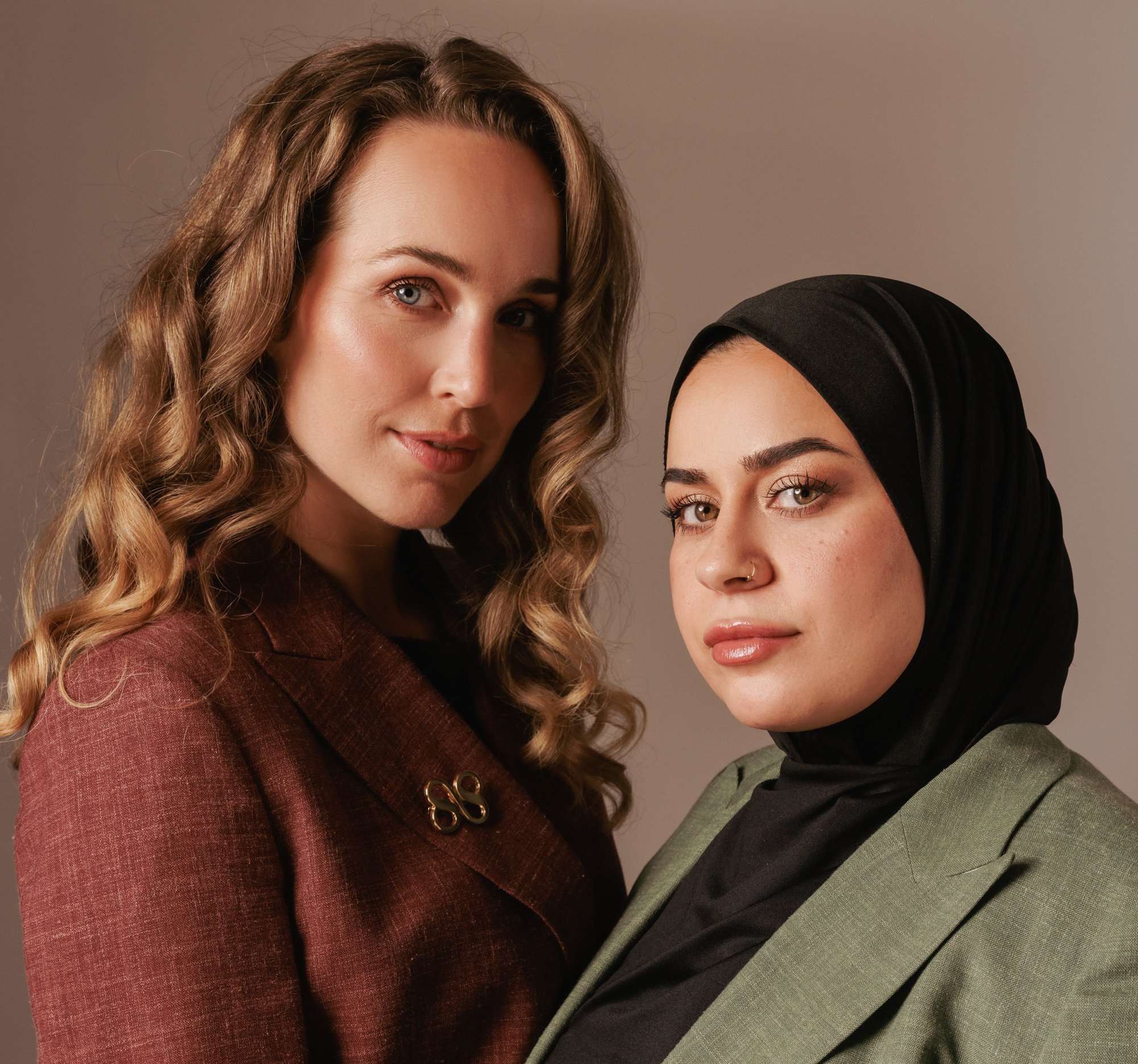 Sarah wil ongeveer 40.000 euro steken in het produceren van nieuwe pakken.  Foto: Evely Duis