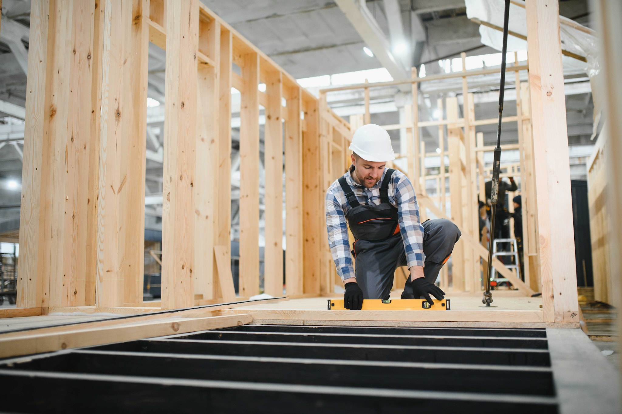 Zzp timmerman aan het werk. Foto: Shutterstock