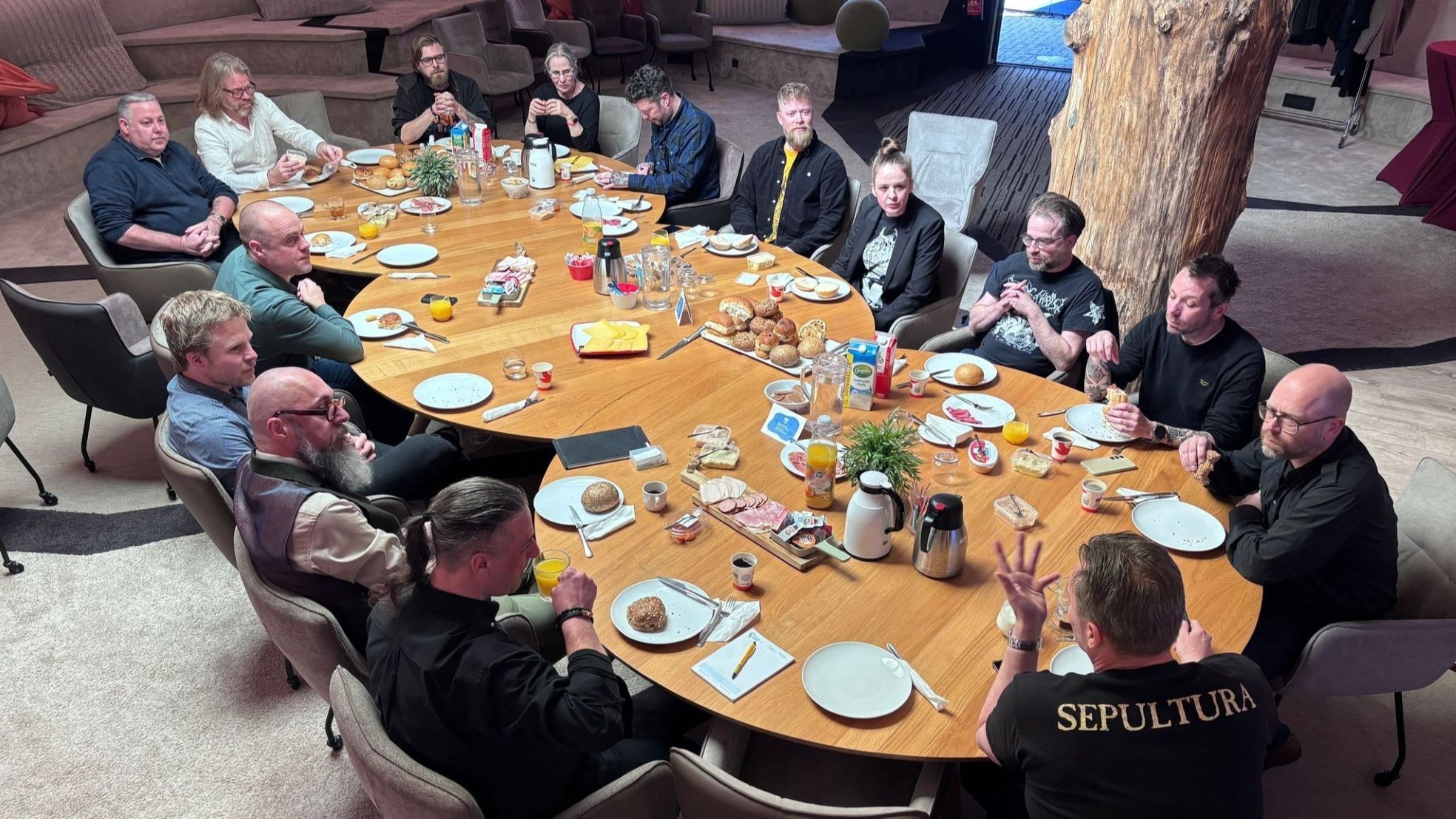De Metal Business Club aan tafel. Eigen foto