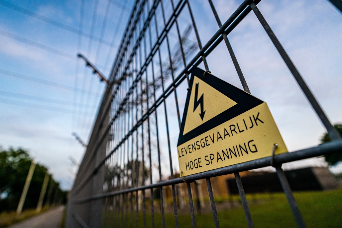 Zondag heeft netbeheerder Enexis in de regio Tilburg tijdelijk de stroom uitgeschakeld vanwege overbelasting op het net.
