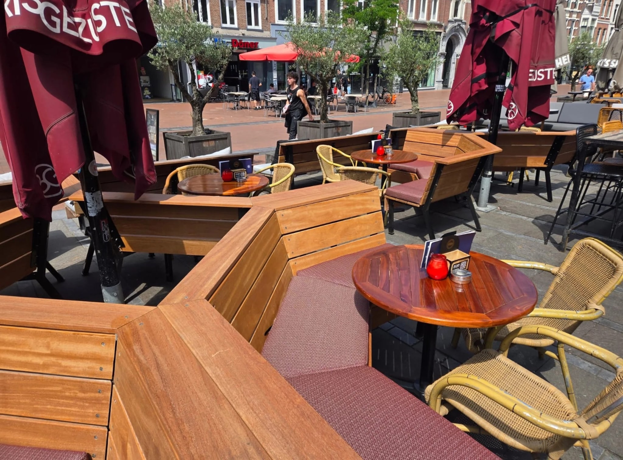 Tim bouwt hij ook terrassen in Duitsland en België. Hij vewacht met Terossa verwacht dit jaar 700.000 euro om te zetten. Foto: Terossa
