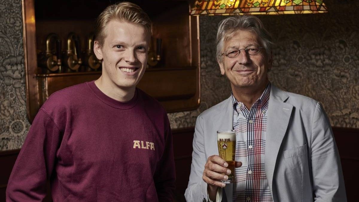 Zoon Martijn (links) en vader Harry Meens van de zelfstandige Limburgse bierbrouwer Alfa Bier.