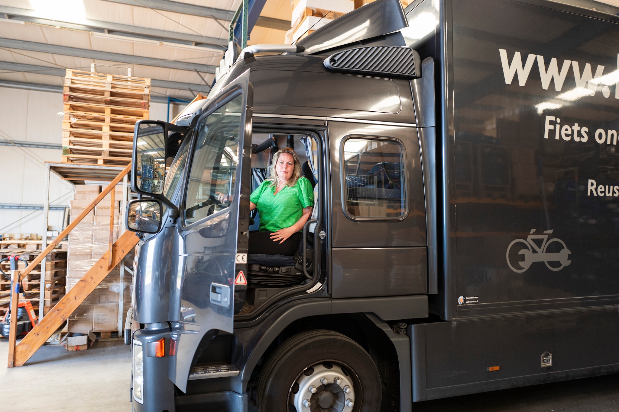 Sandra van den Berg komt niet meer op de markt in stadsdeel Woensel: met haar vrachtwagen mag ze de zero-emissiezone niet in.