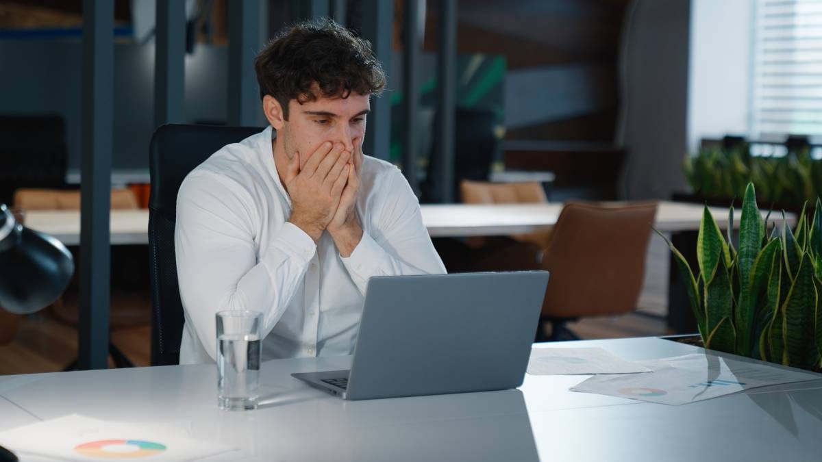 34 procent van de Nederlanders verlaagt bewust het eigen ambitieniveau om overprikkeling of een burn-out te voorkomen.