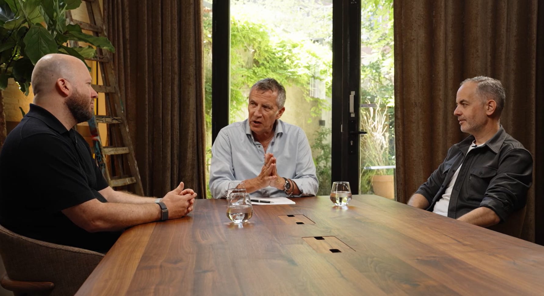 Michael van Lier en Alex Butter in gesprek met Thomas Hendriks. Foto: eigen beeld
